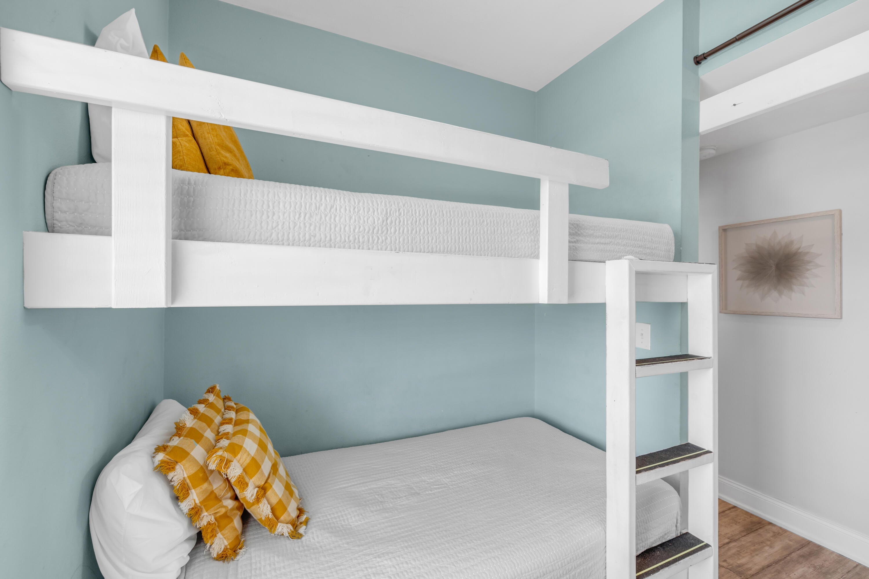 LAKETOWN WHARF - Residential