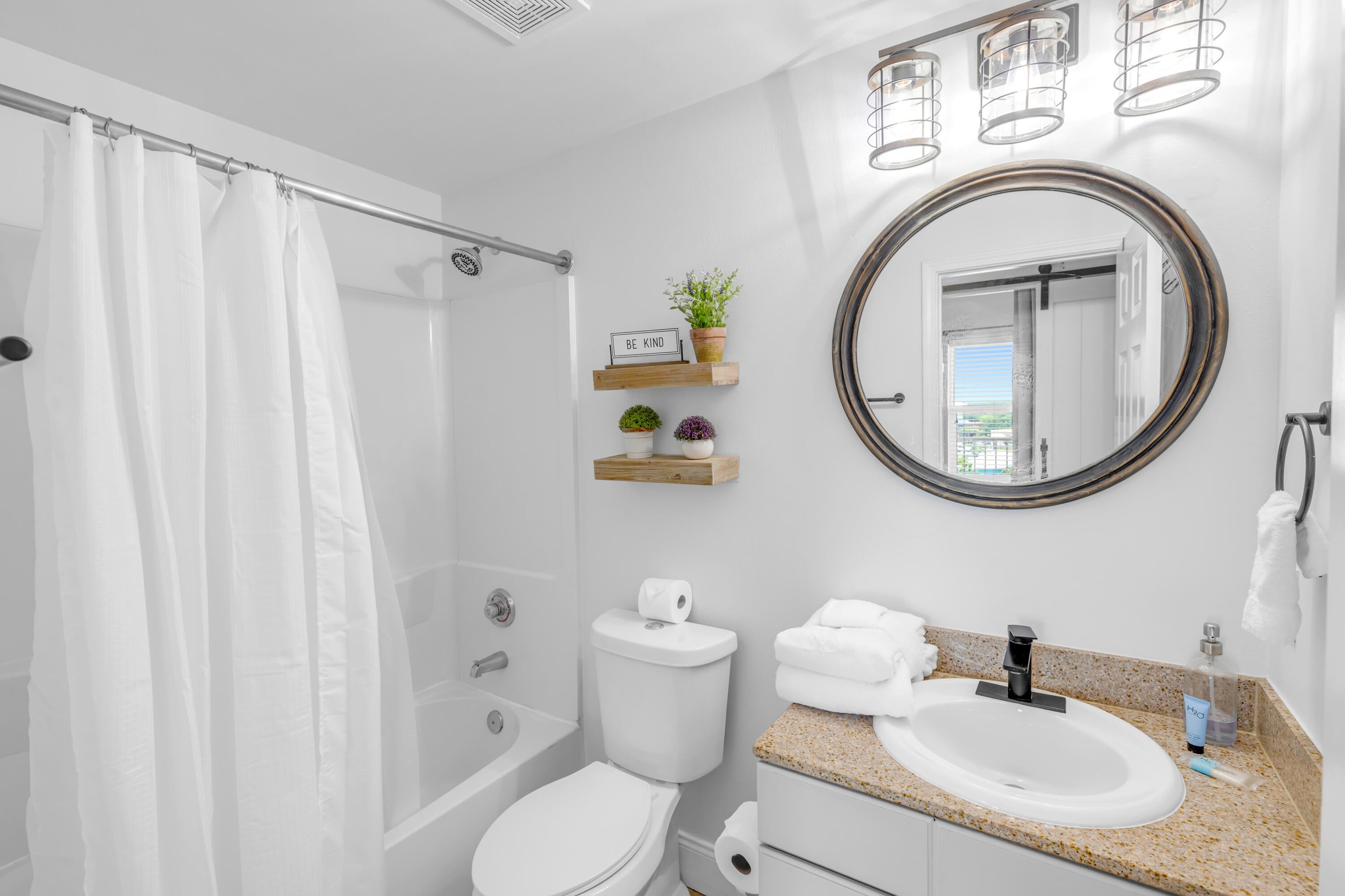 LAKETOWN WHARF - Residential