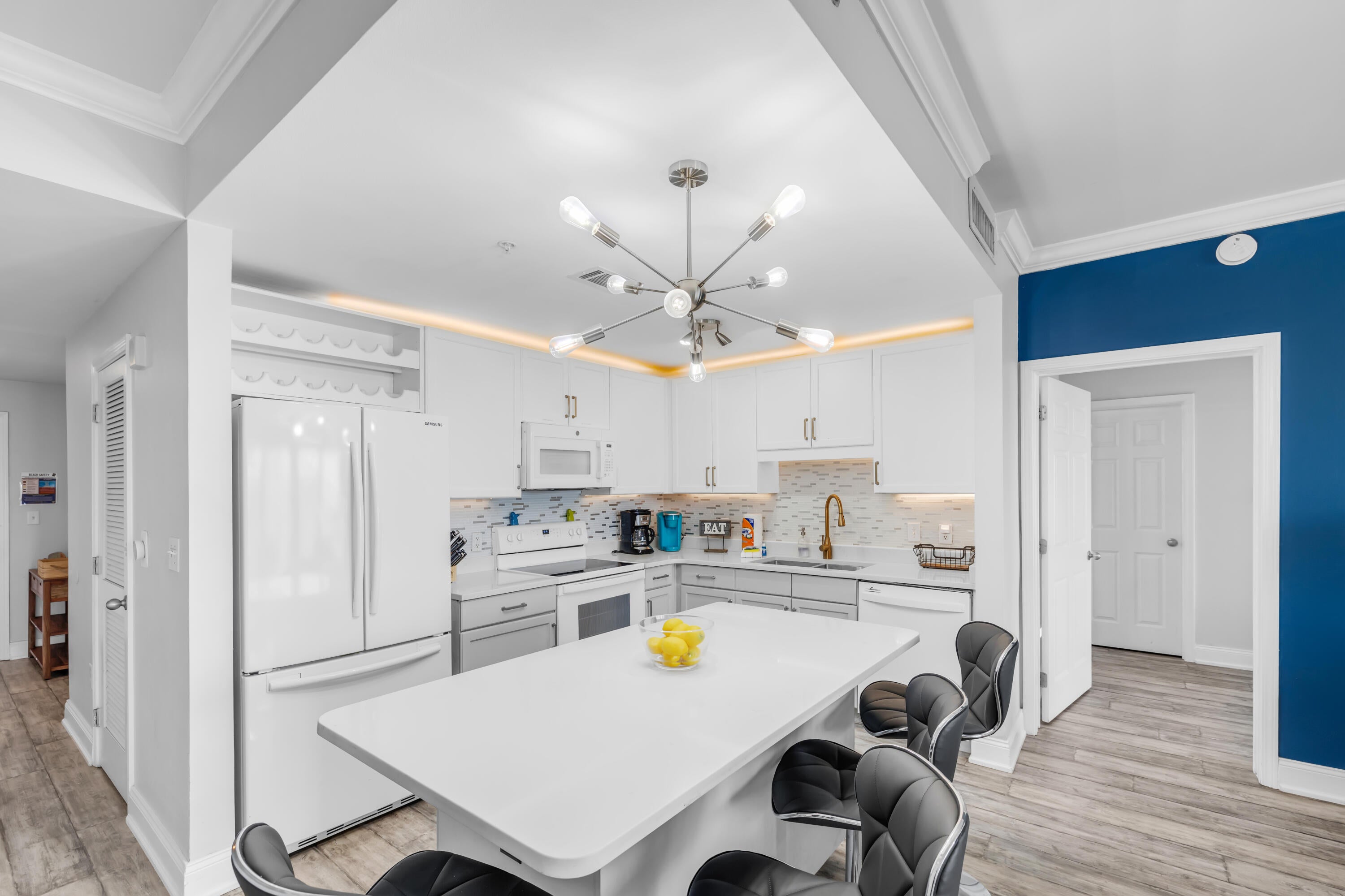 LAKETOWN WHARF - Residential