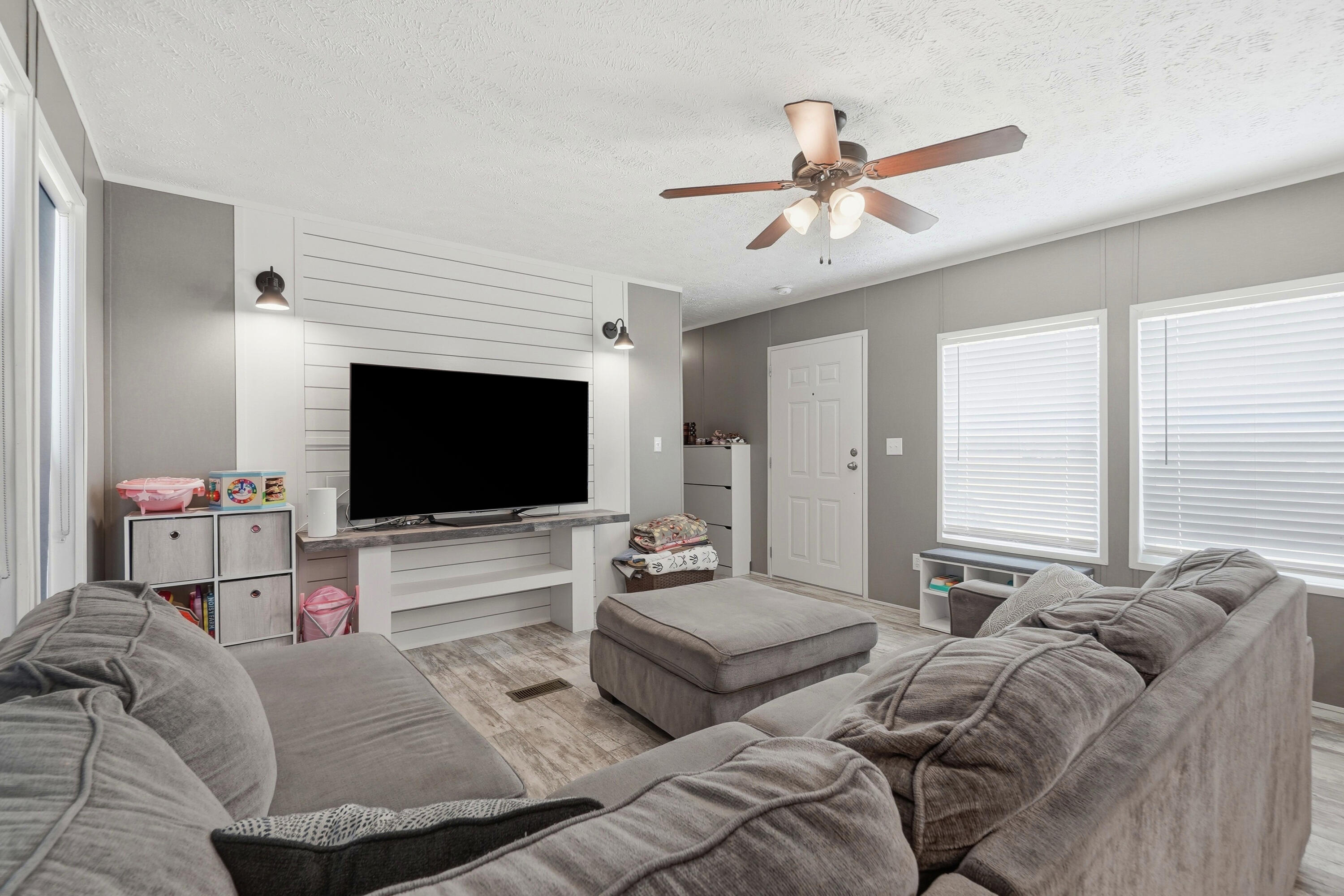 INDIAN SPRINGS - Residential