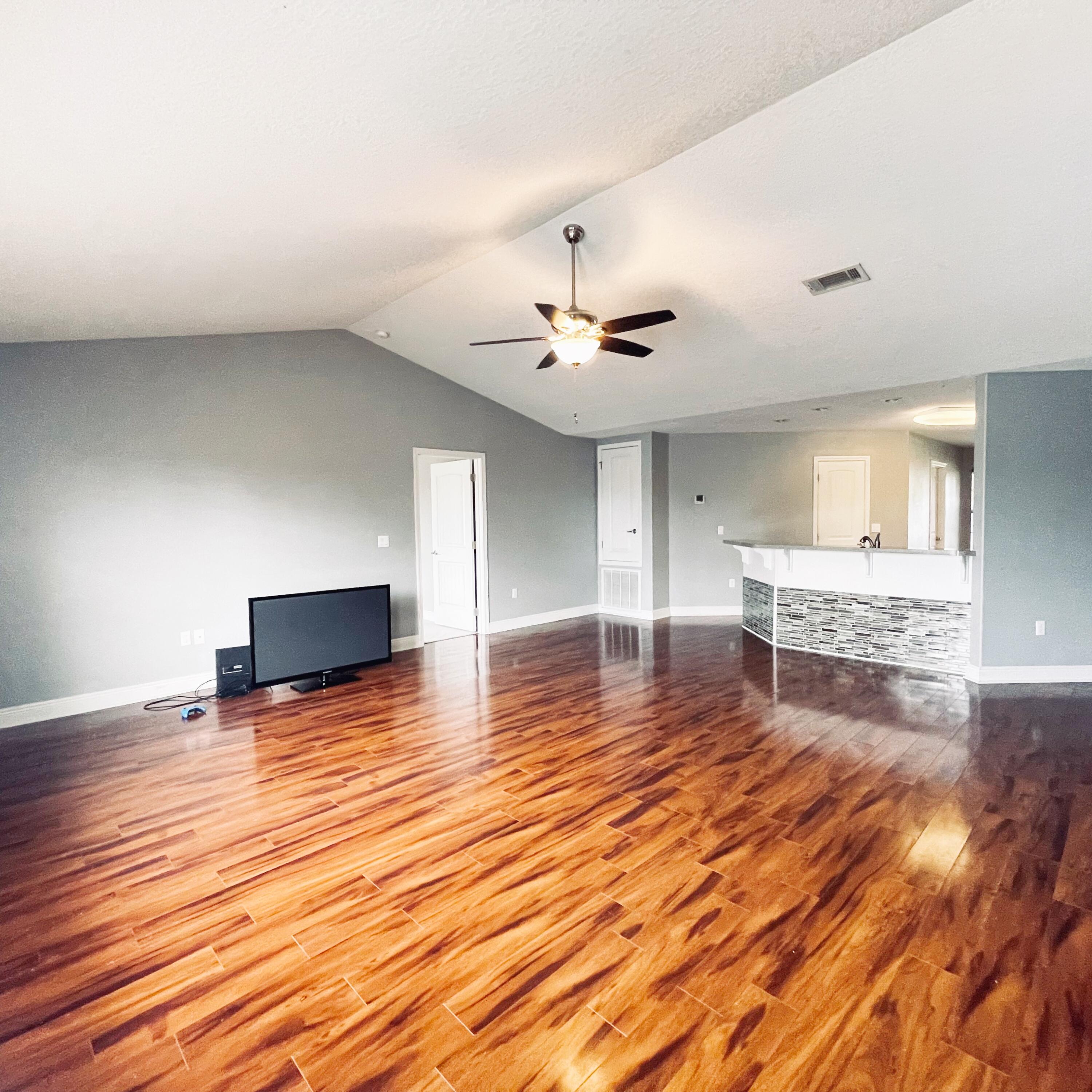 SILVER CREEK ESTATES - Residential Lease