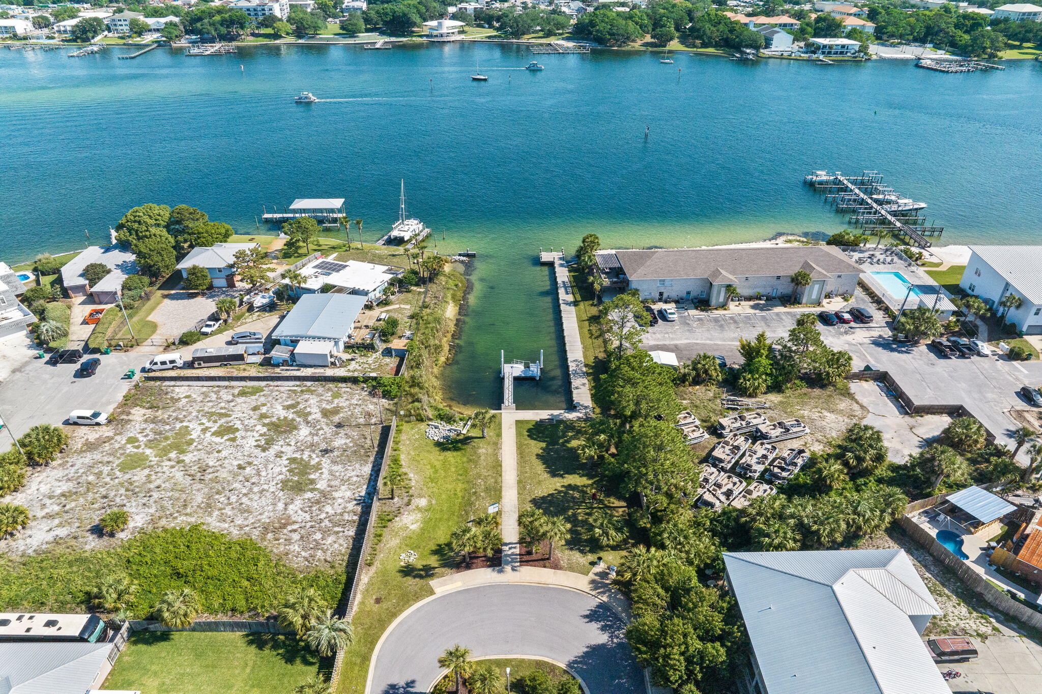 OKALOOSA ISLAND RESD (242203.00) - Land