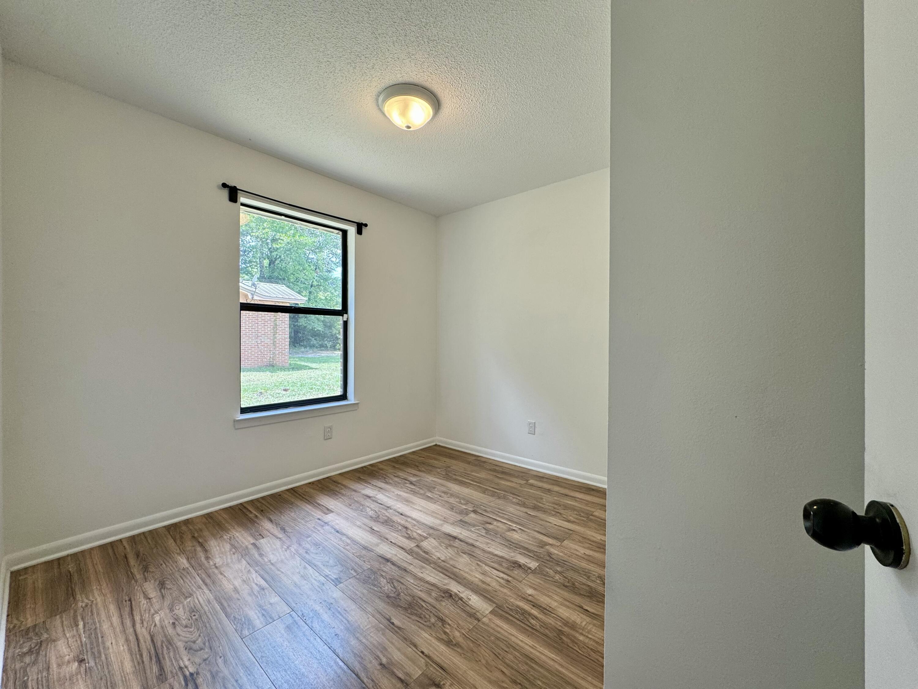 MORRIS ADD CRESTVIEW LOTS 10 TO 12 INC BLK 2 - Residential