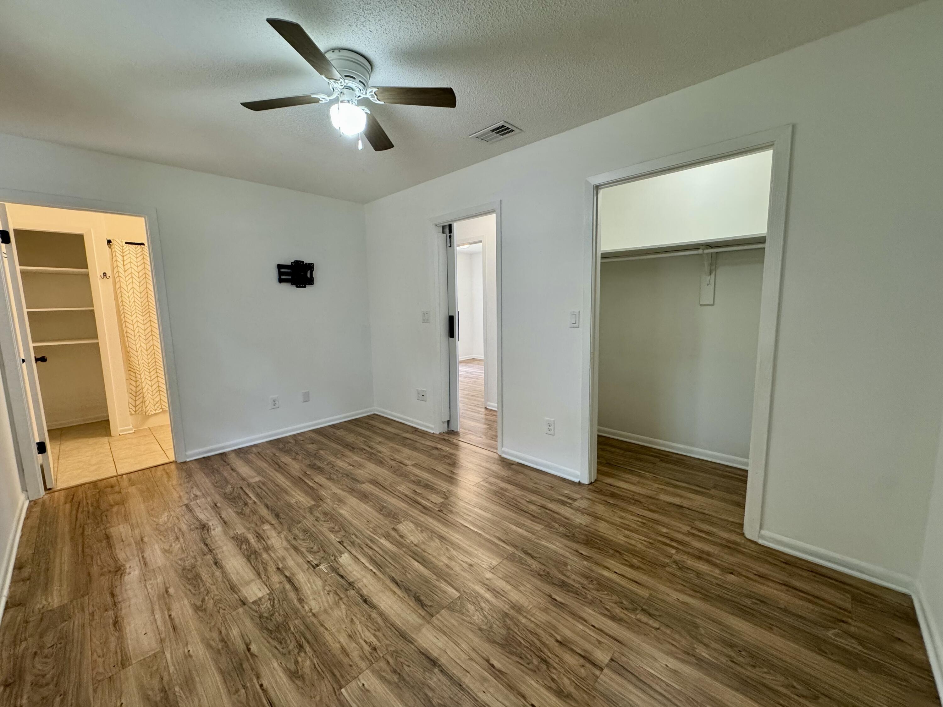 MORRIS ADD CRESTVIEW LOTS 10 TO 12 INC BLK 2 - Residential