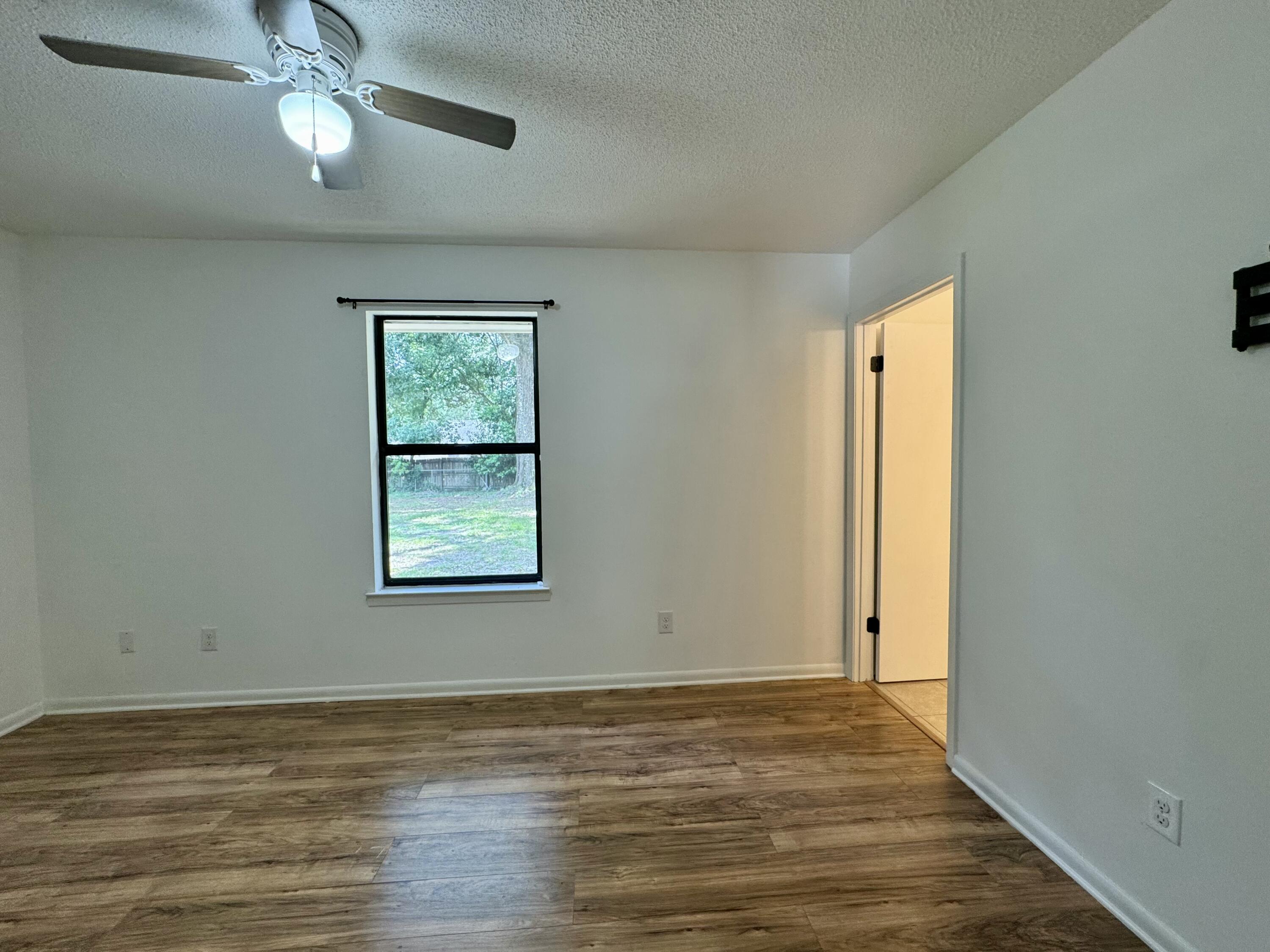MORRIS ADD CRESTVIEW LOTS 10 TO 12 INC BLK 2 - Residential
