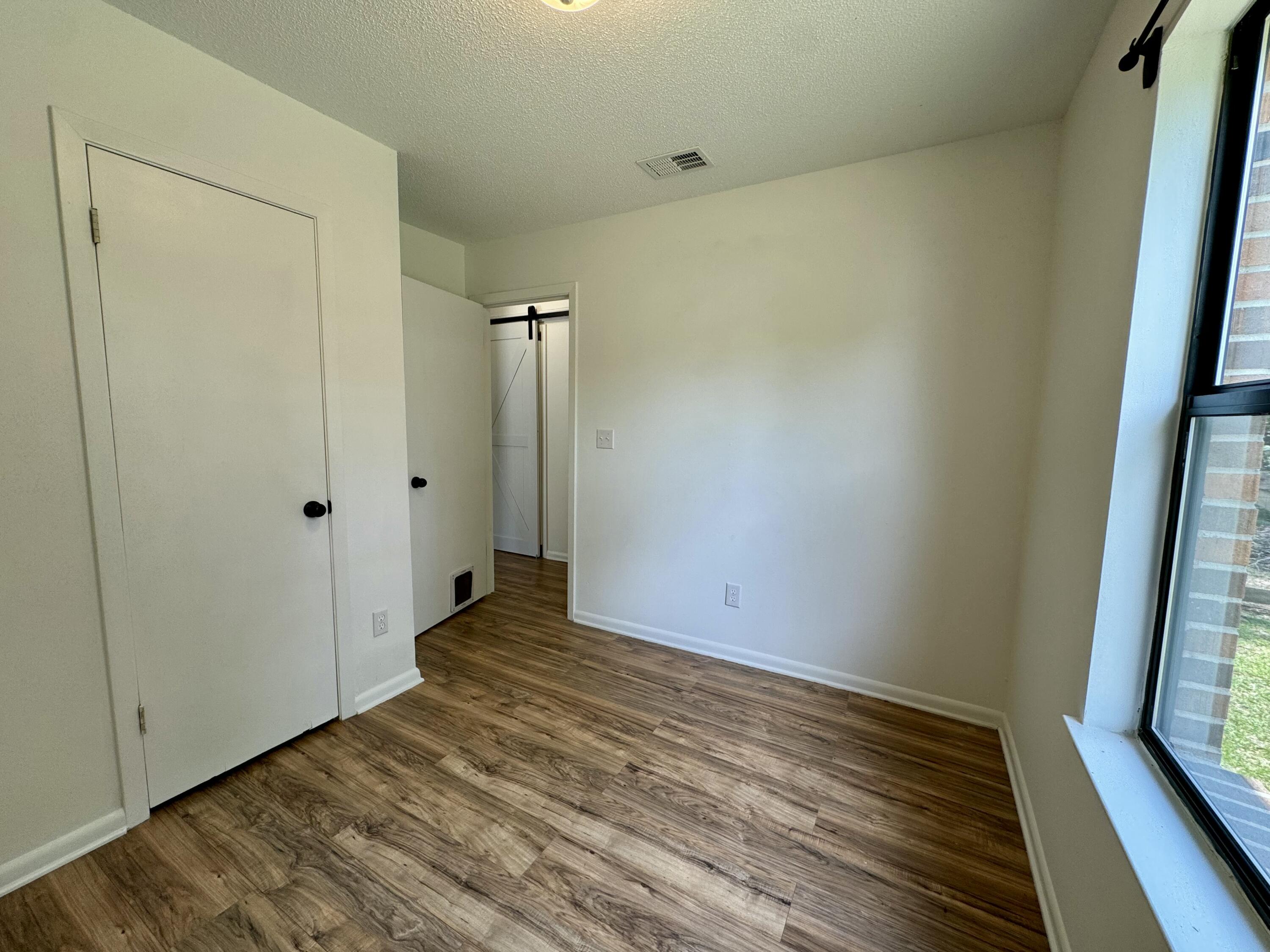 MORRIS ADD CRESTVIEW LOTS 10 TO 12 INC BLK 2 - Residential