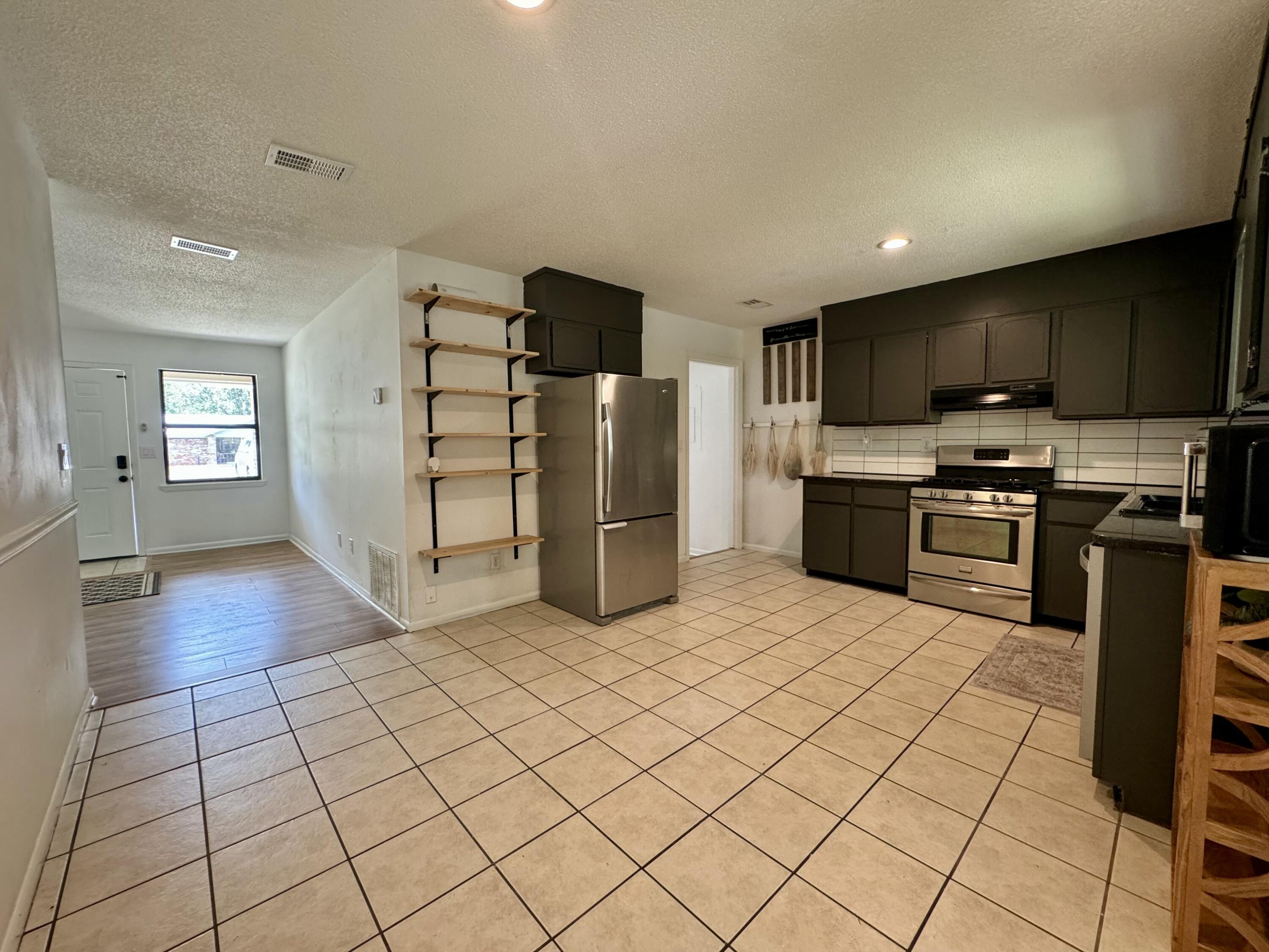 MORRIS ADD CRESTVIEW LOTS 10 TO 12 INC BLK 2 - Residential
