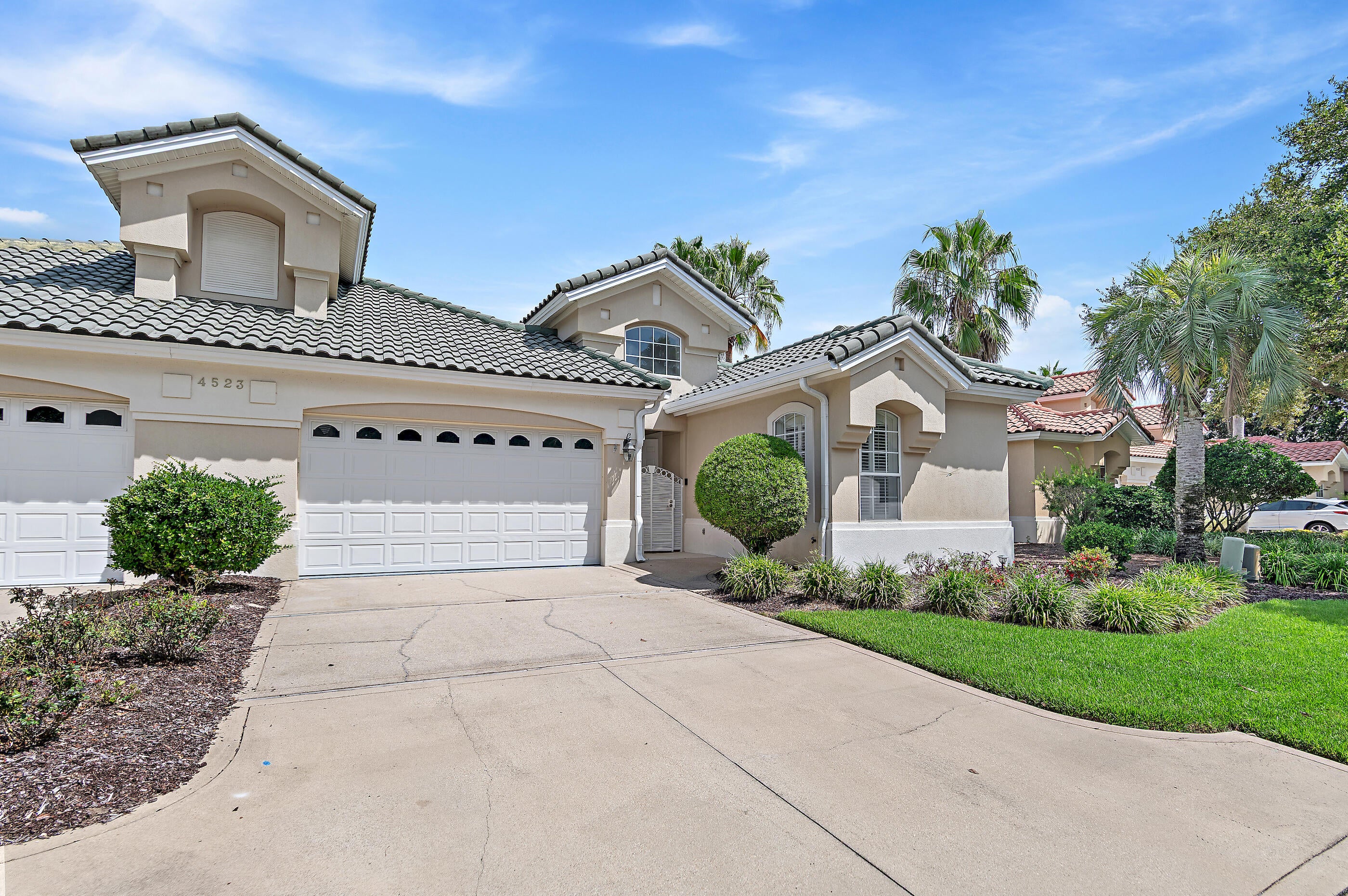REGATTA BAY GOLF VILLAS - Residential