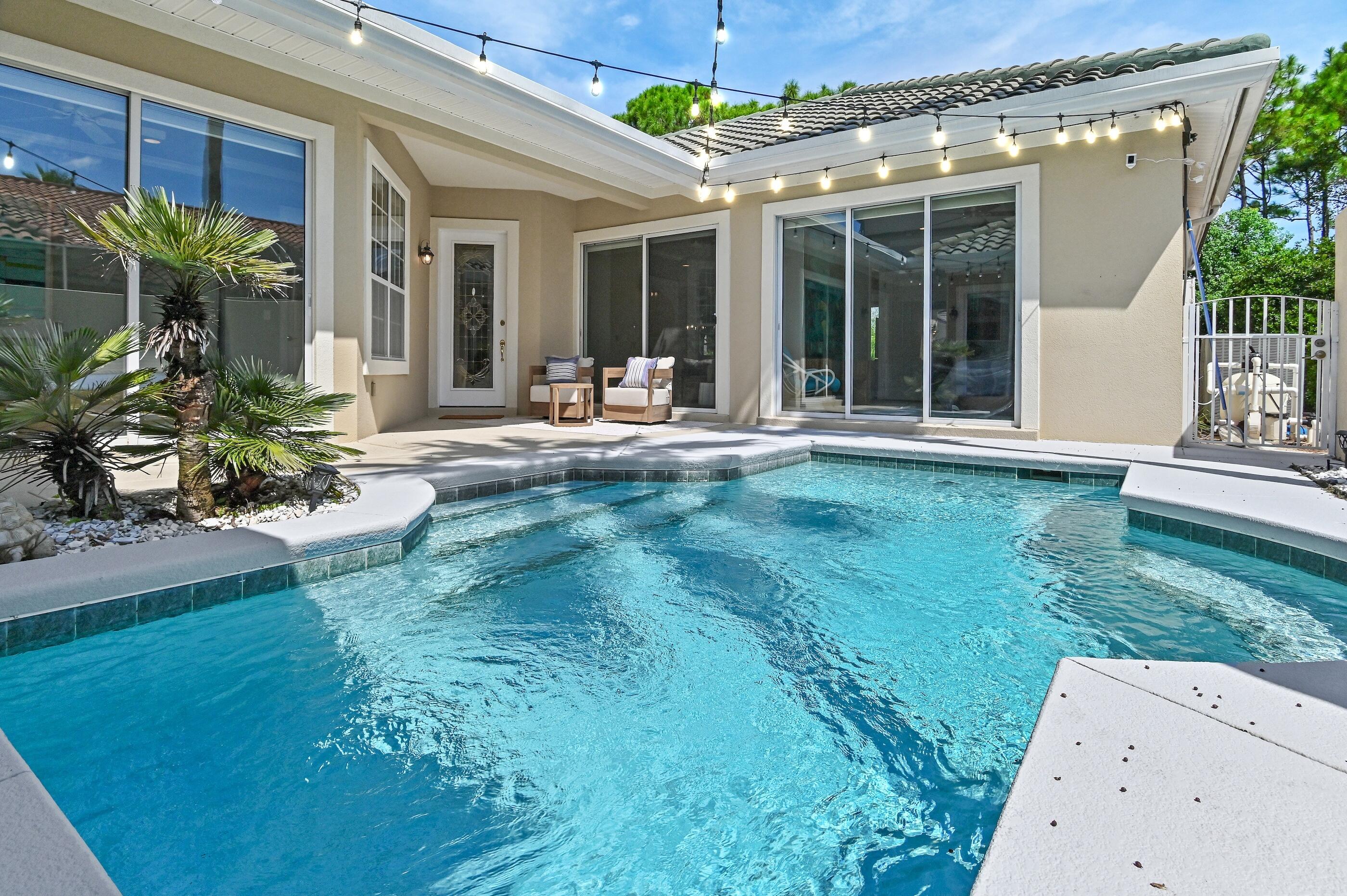 REGATTA BAY GOLF VILLAS - Residential