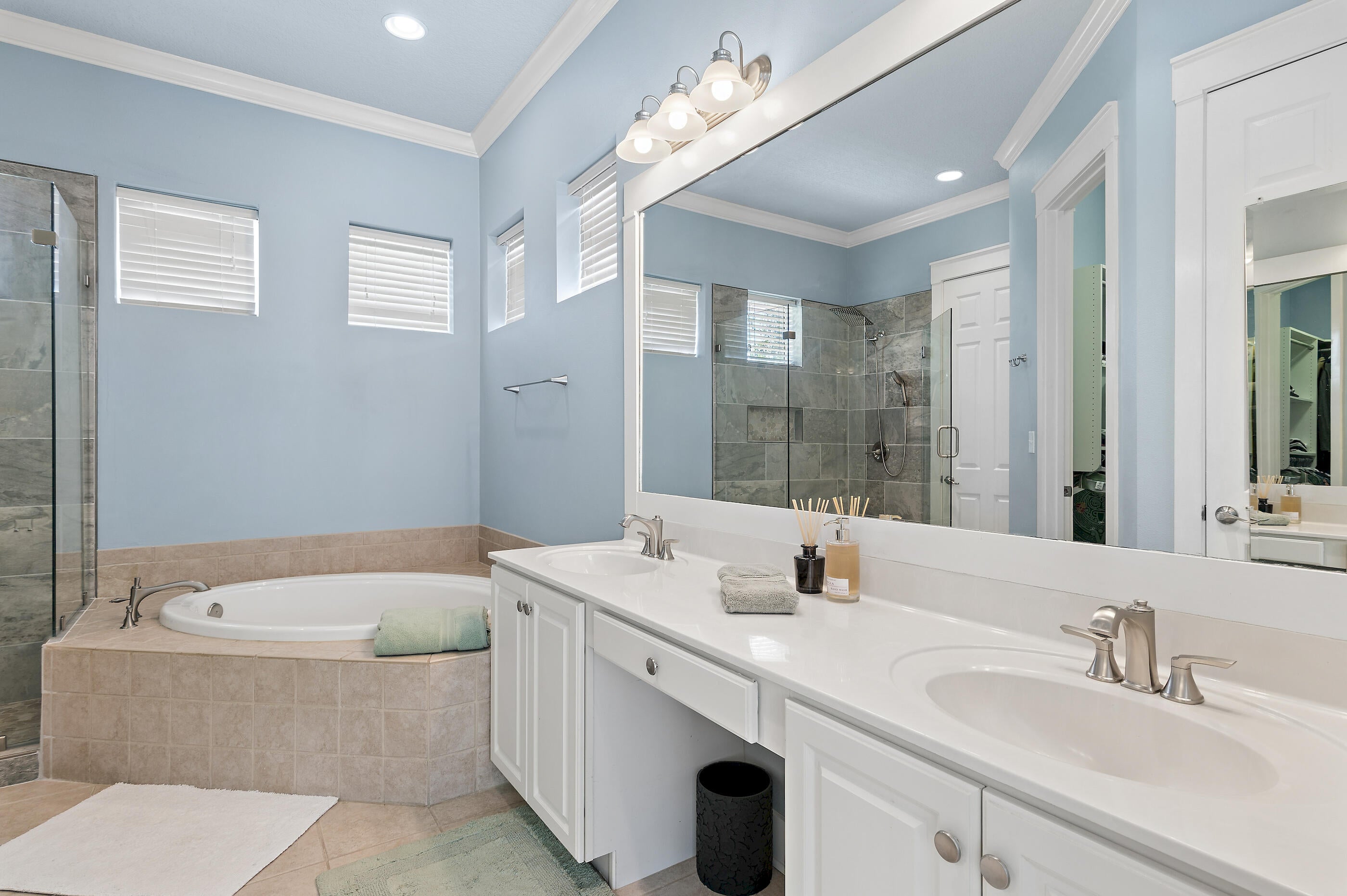 REGATTA BAY GOLF VILLAS - Residential
