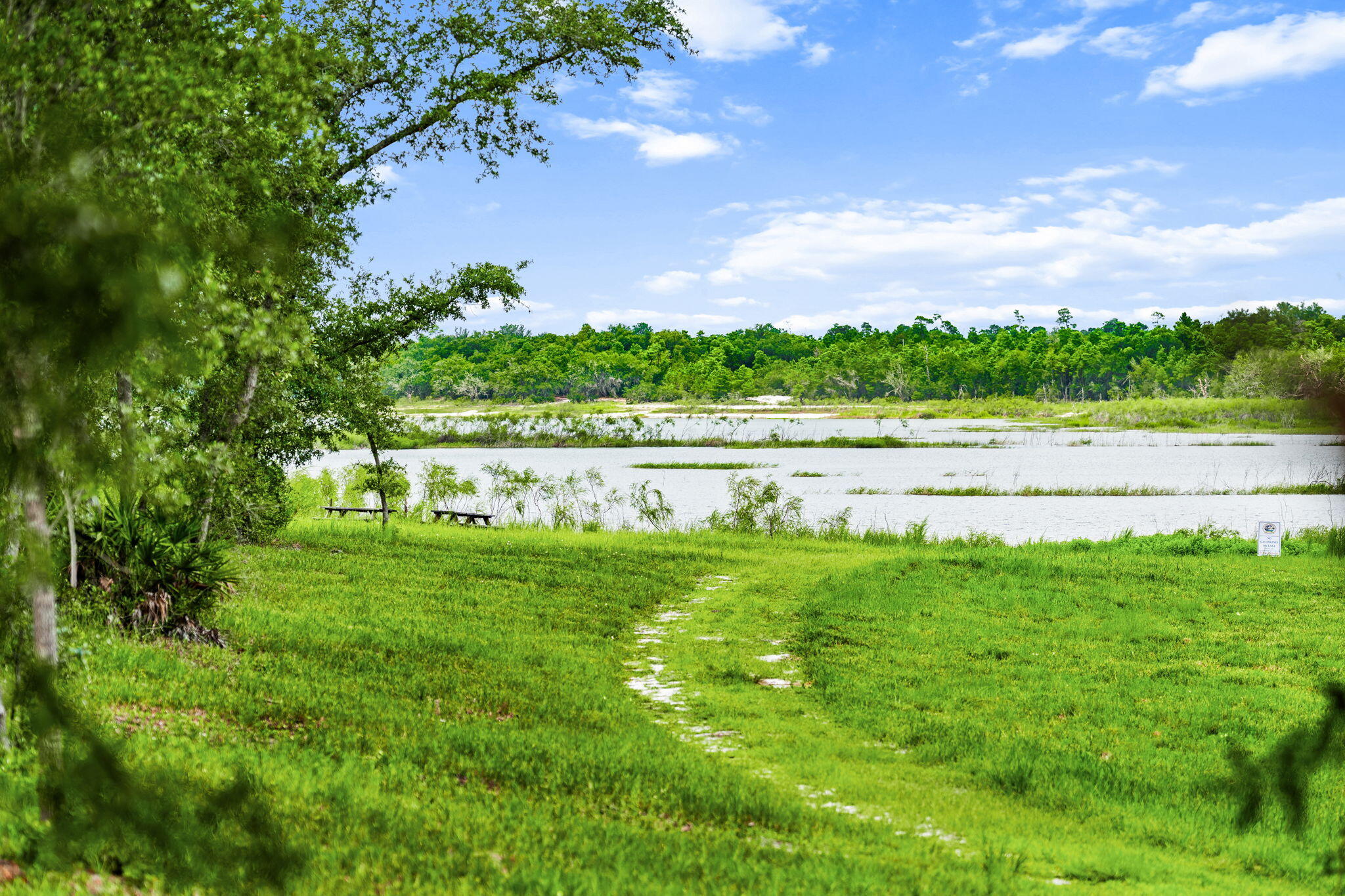 LAKE MERIAL - Residential