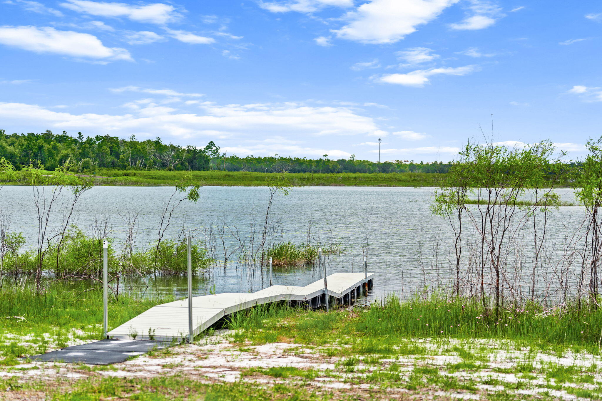 LAKE MERIAL - Residential