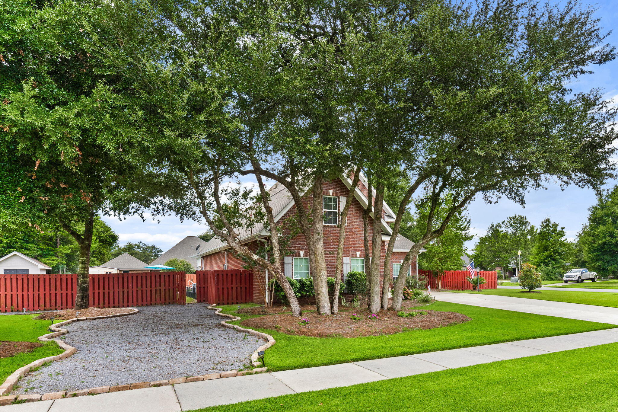 LAKE MERIAL - Residential