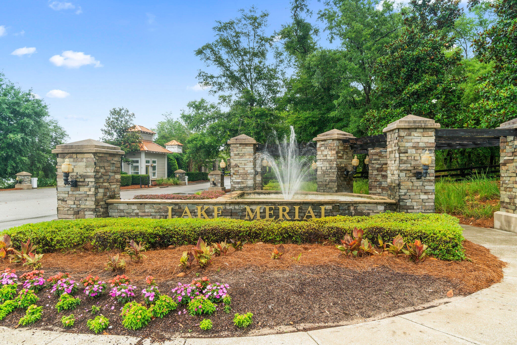 LAKE MERIAL - Residential