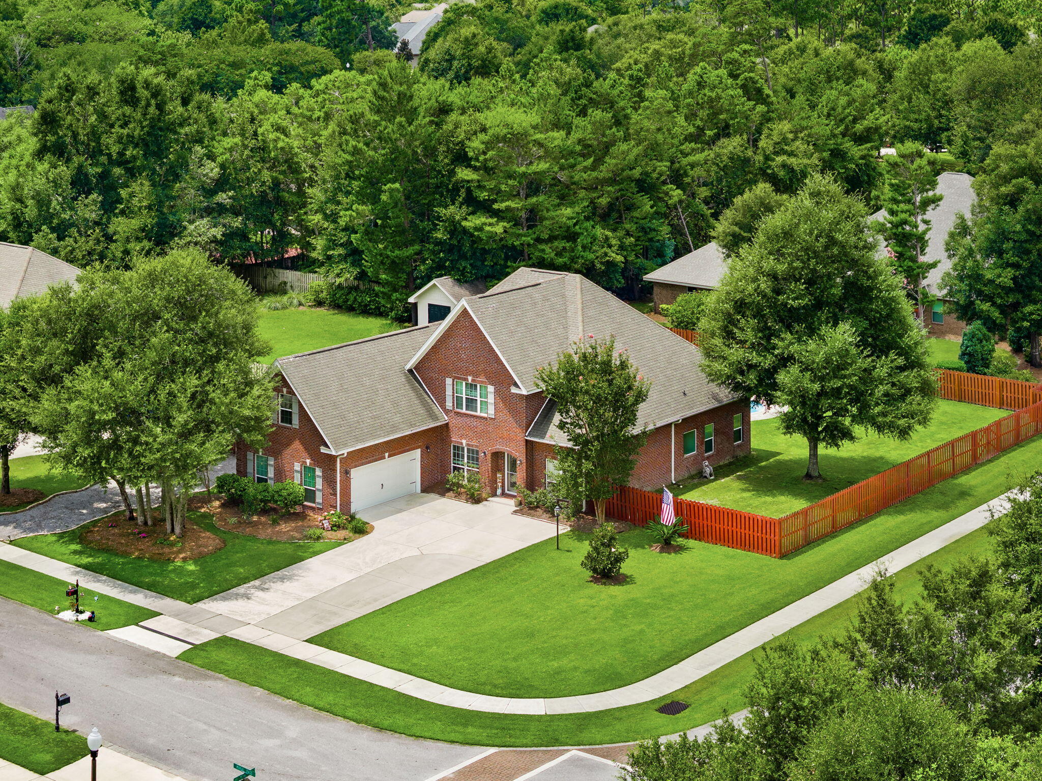 LAKE MERIAL - Residential
