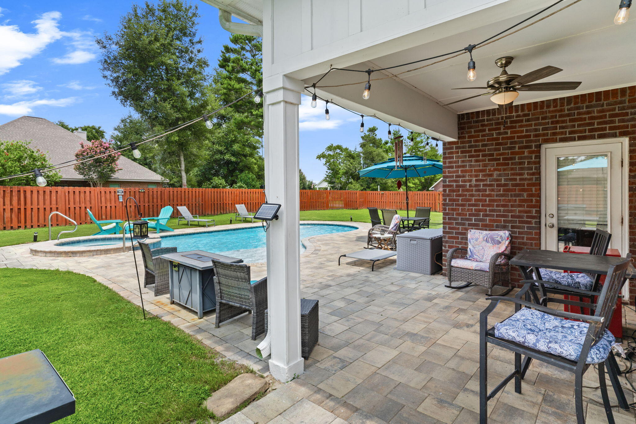LAKE MERIAL - Residential