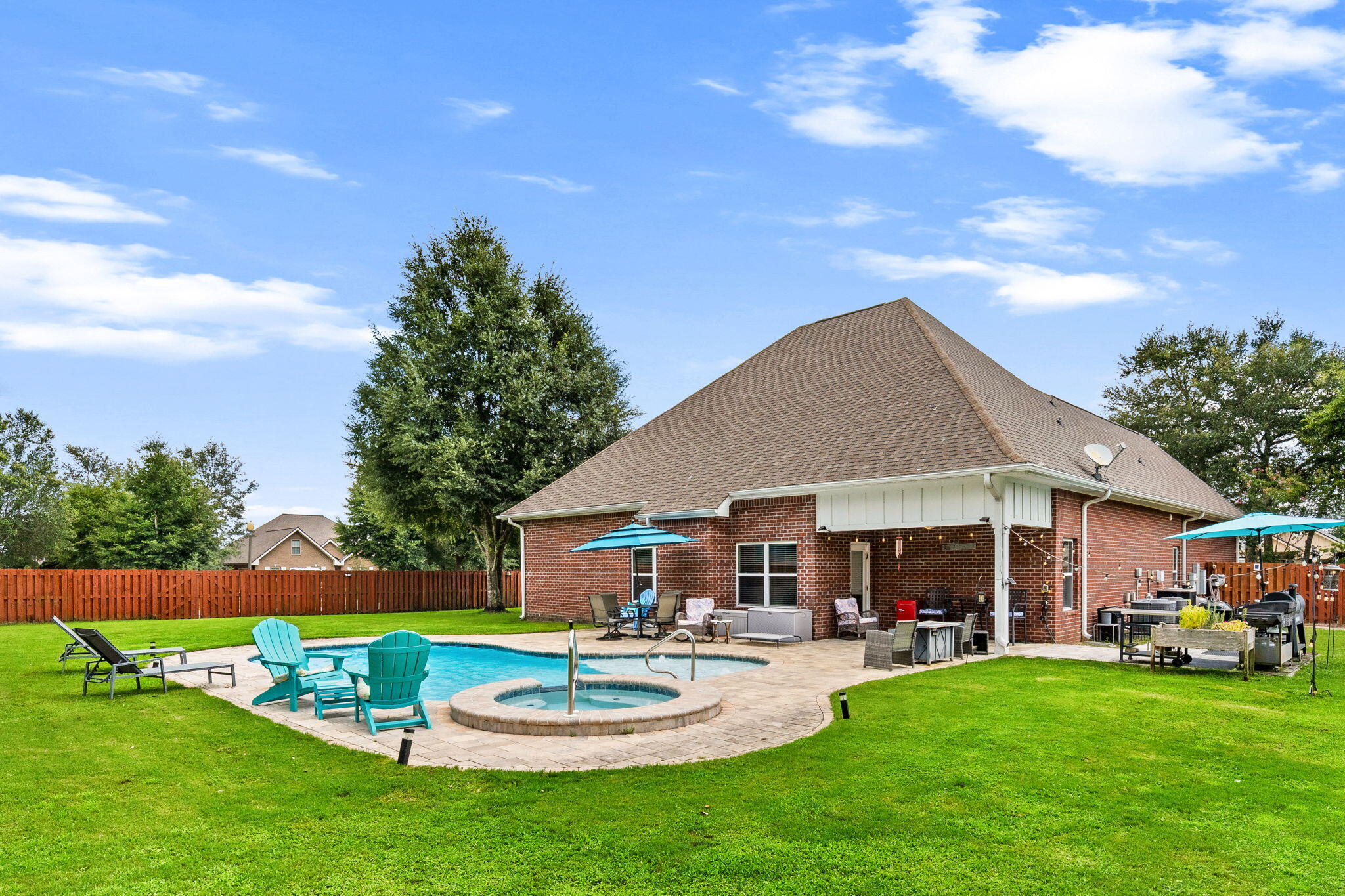 LAKE MERIAL - Residential