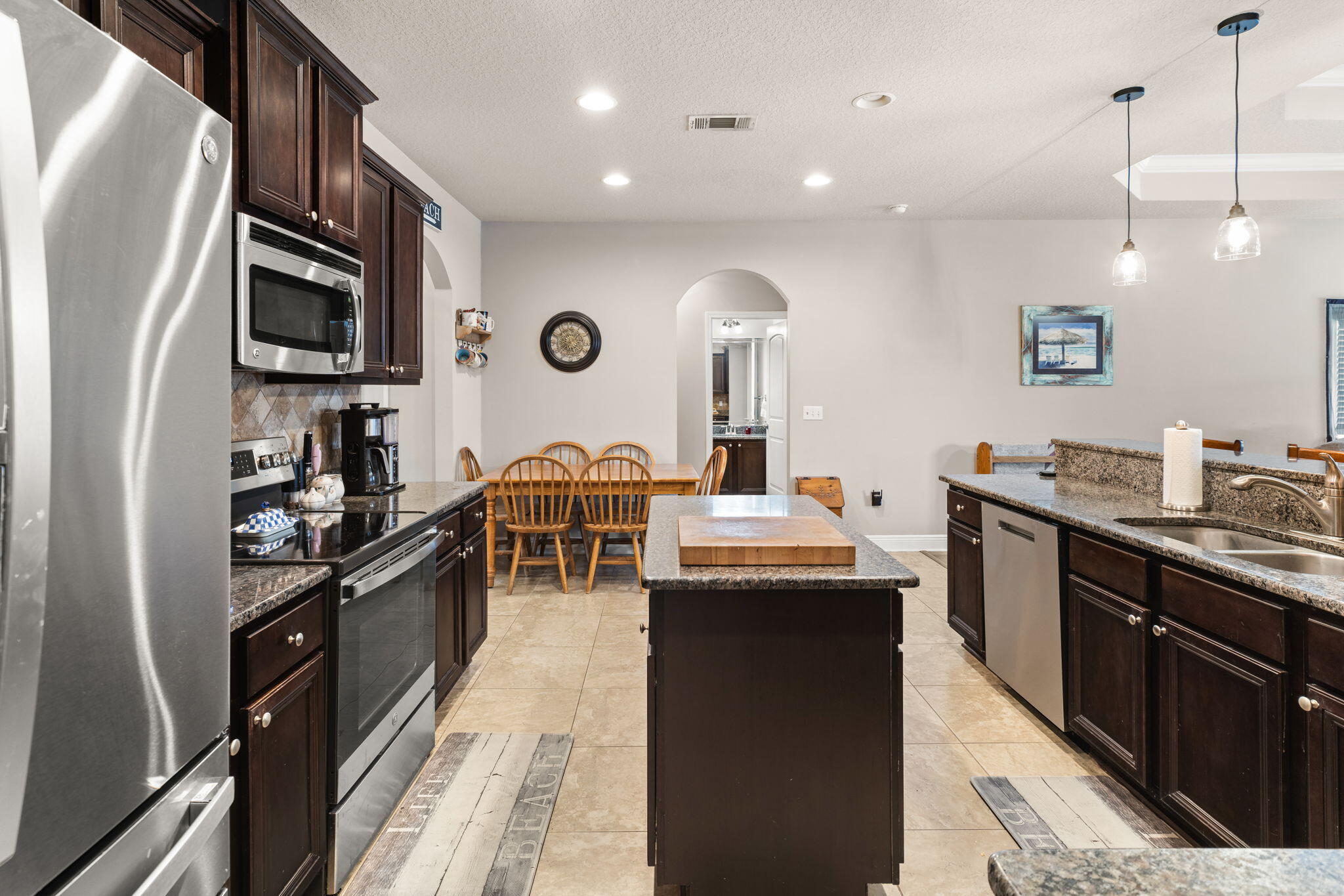LAKE MERIAL - Residential