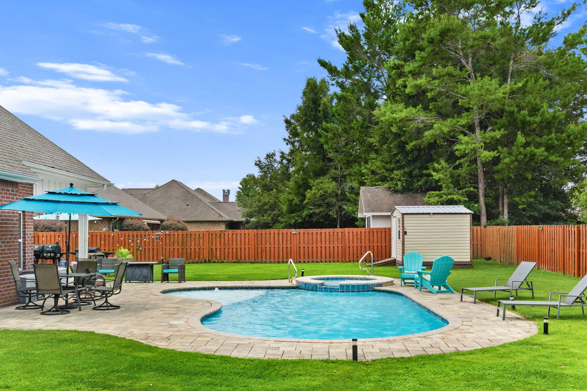 LAKE MERIAL - Residential