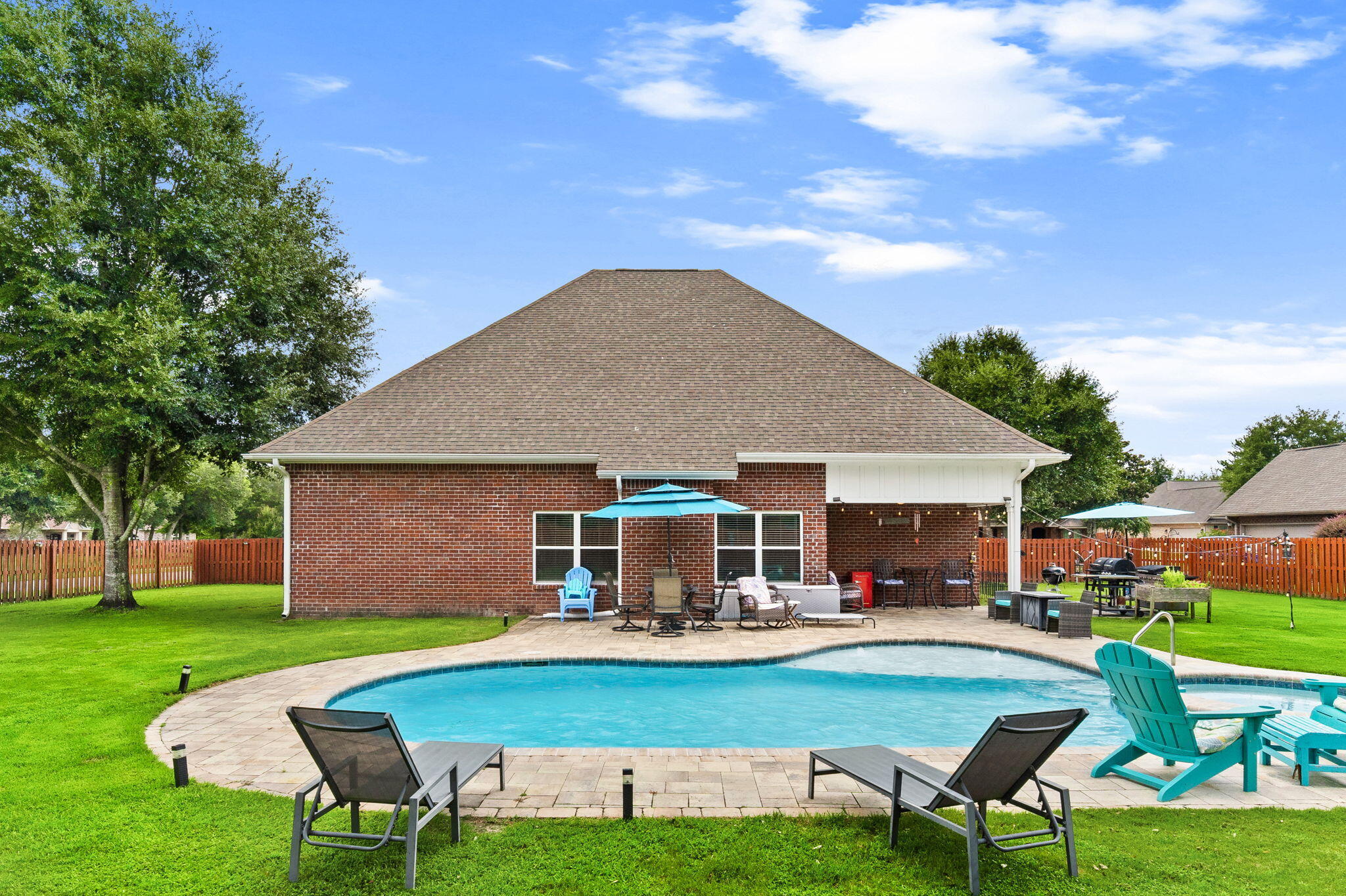 LAKE MERIAL - Residential
