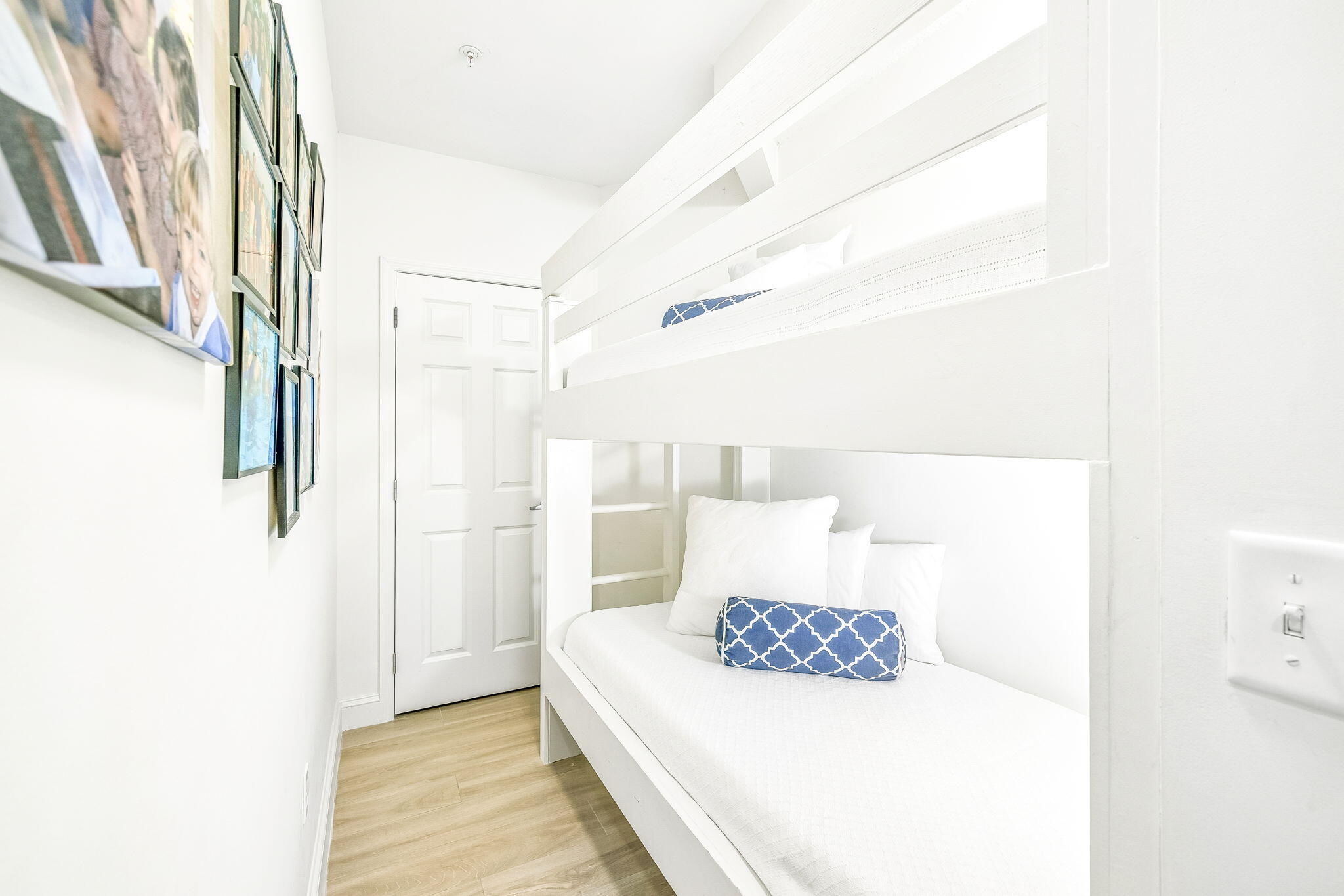 ALEXANDER AT PALM COURT - Residential