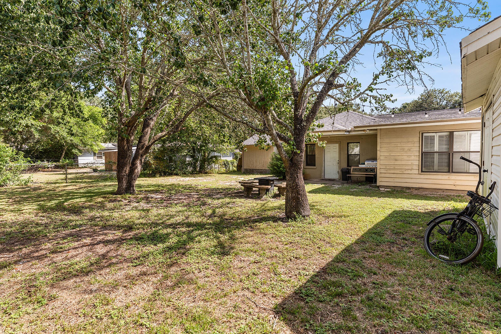 RE-S/D PART ELLIOTT PT LOT 8 BLK F - Residential