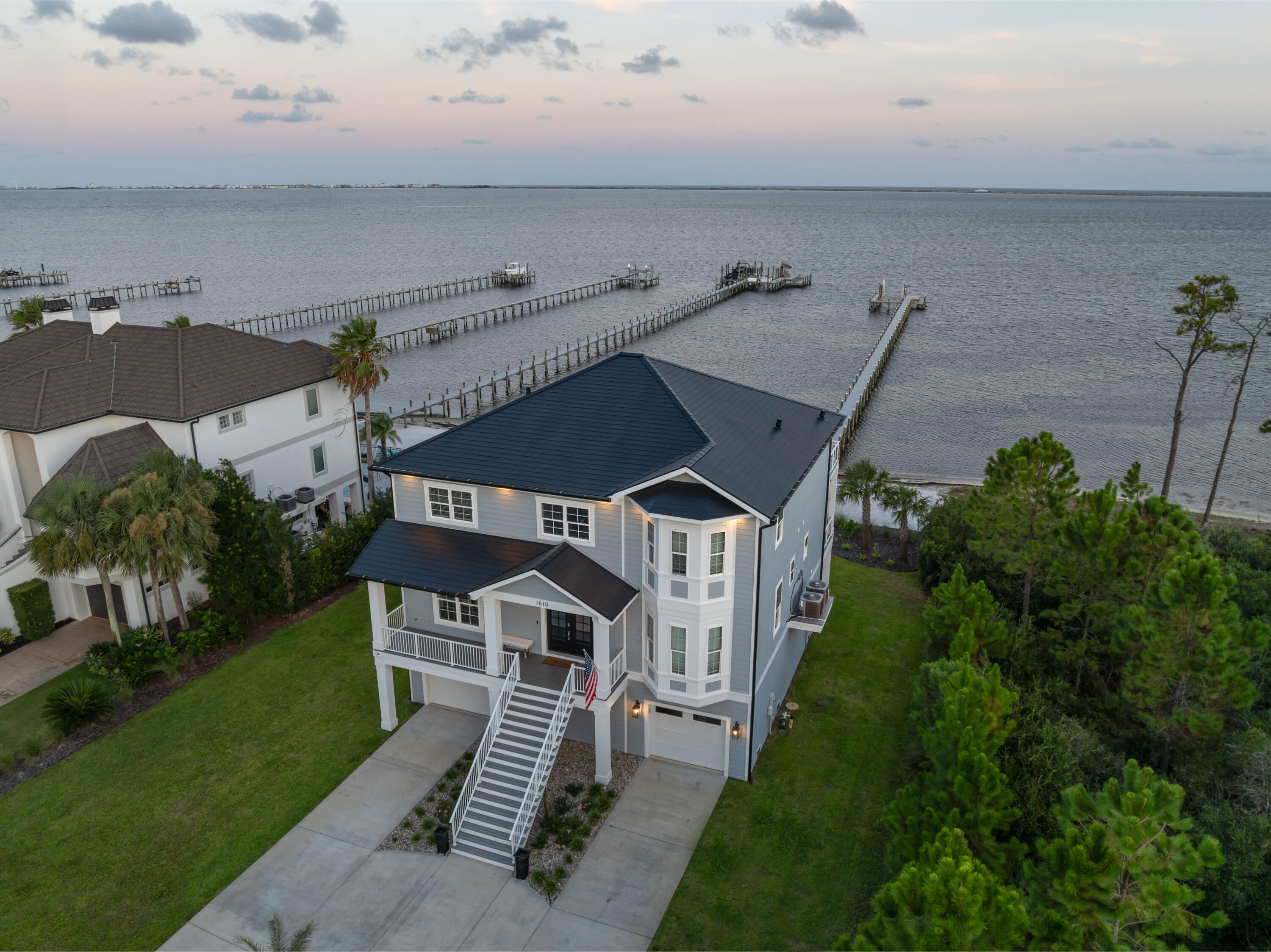LIGHTHOUSE POINTE - Residential