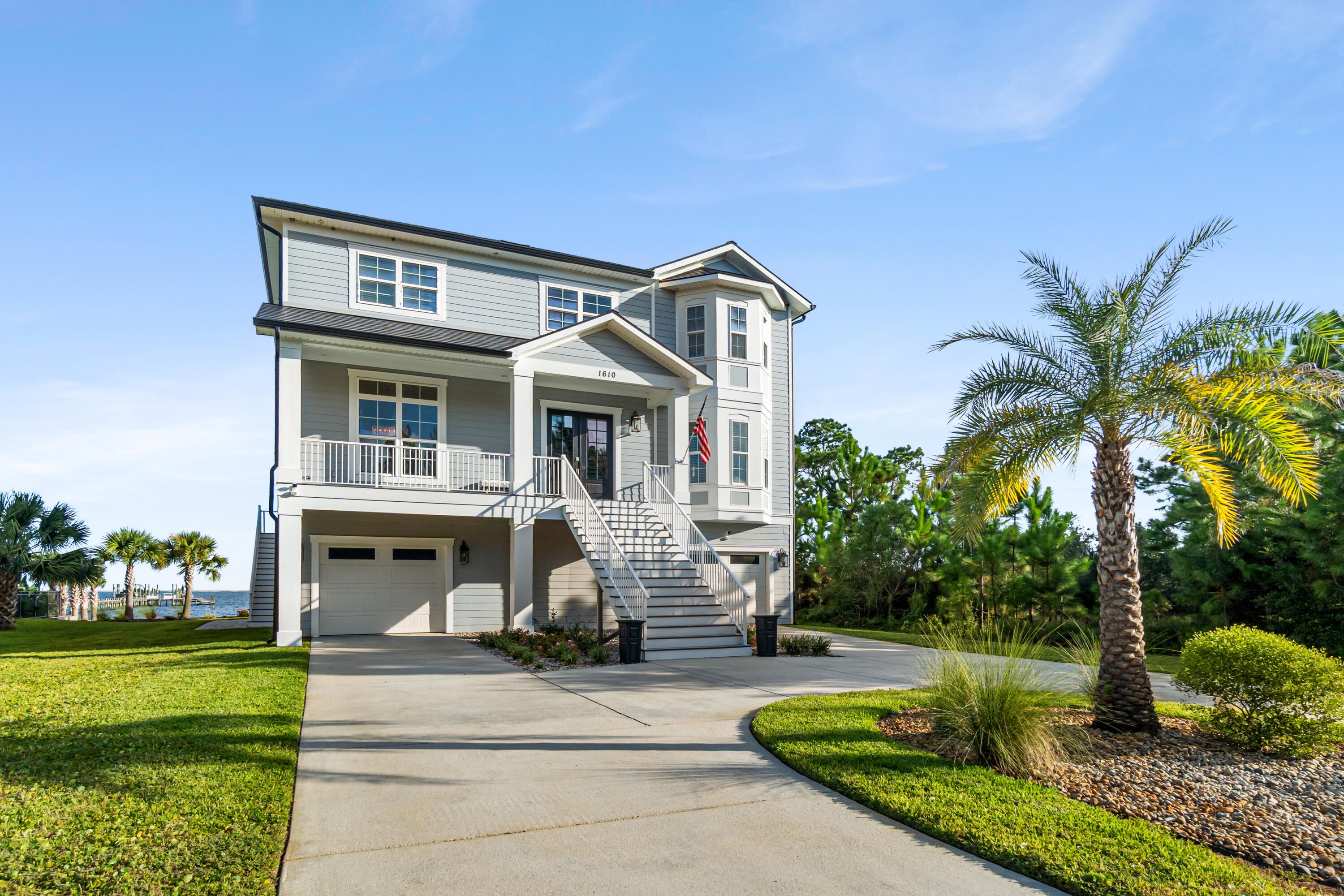 LIGHTHOUSE POINTE - Residential
