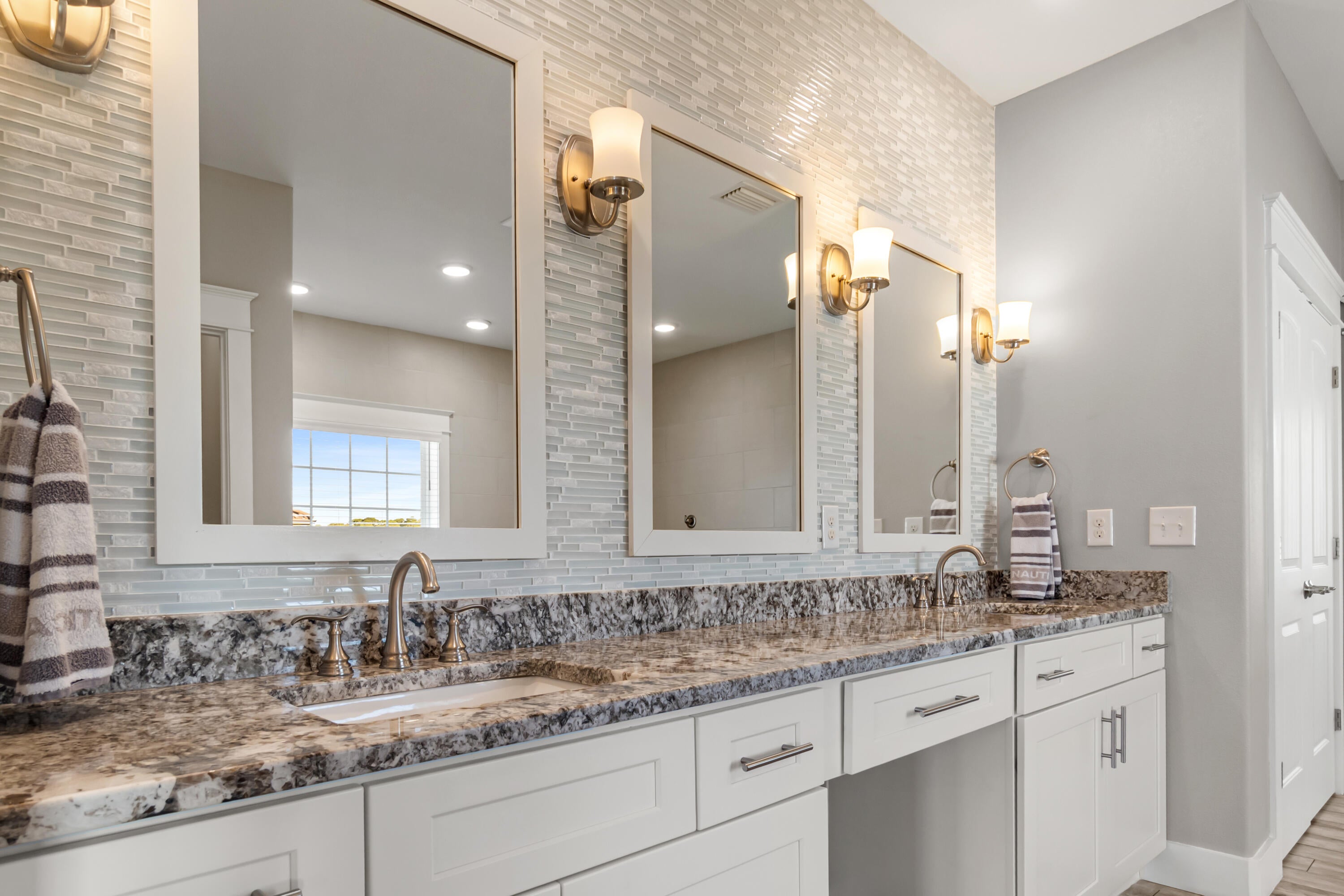 LIGHTHOUSE POINTE - Residential
