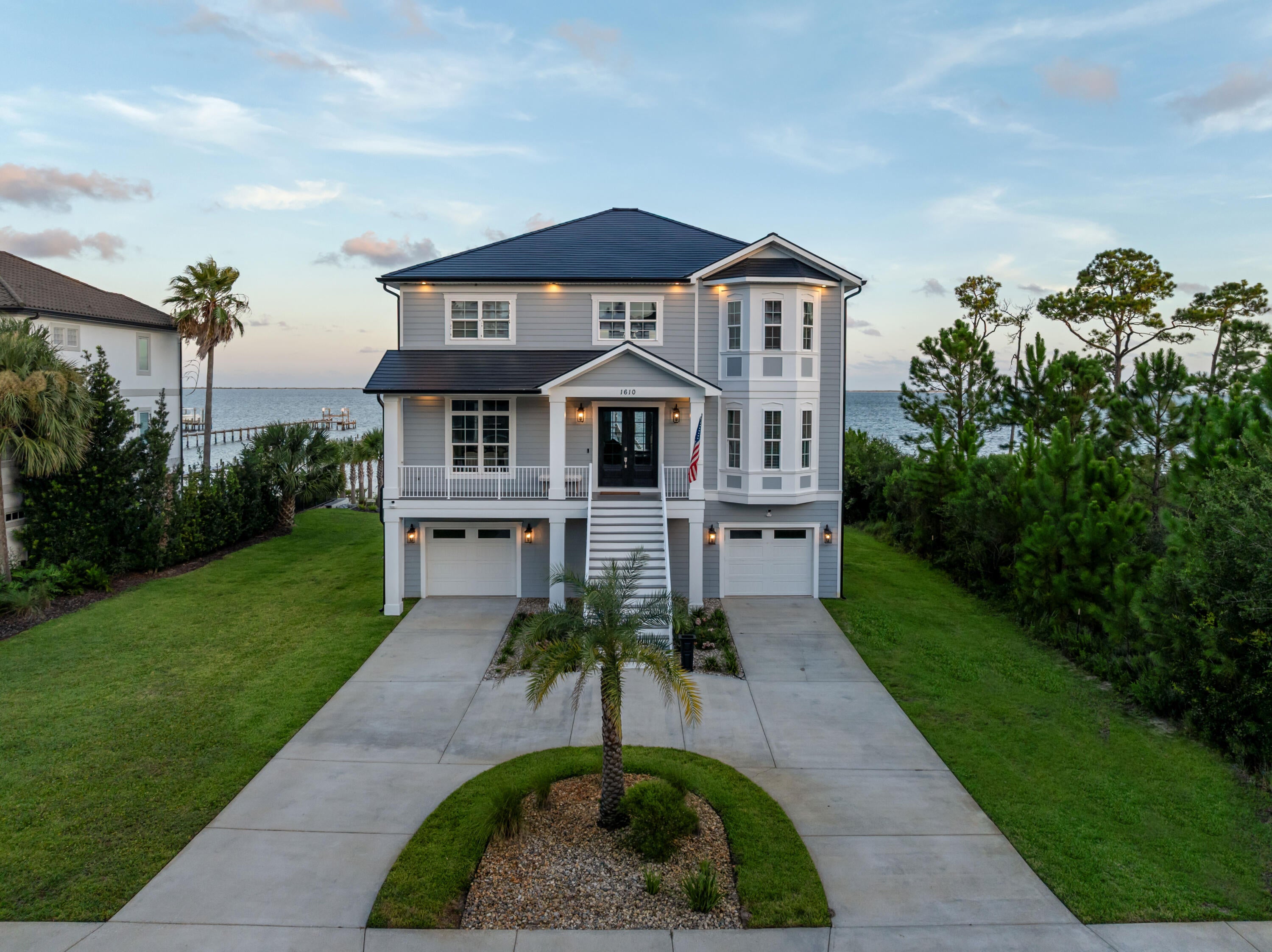 LIGHTHOUSE POINTE - Residential