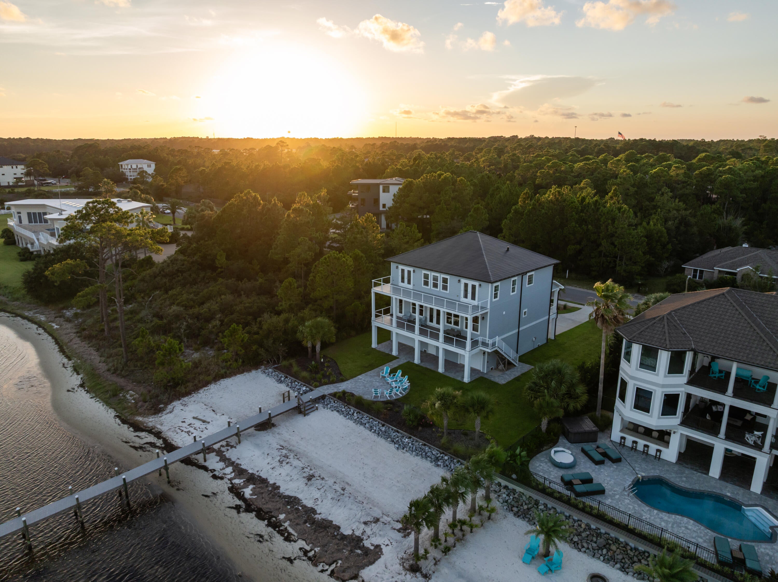 LIGHTHOUSE POINTE - Residential
