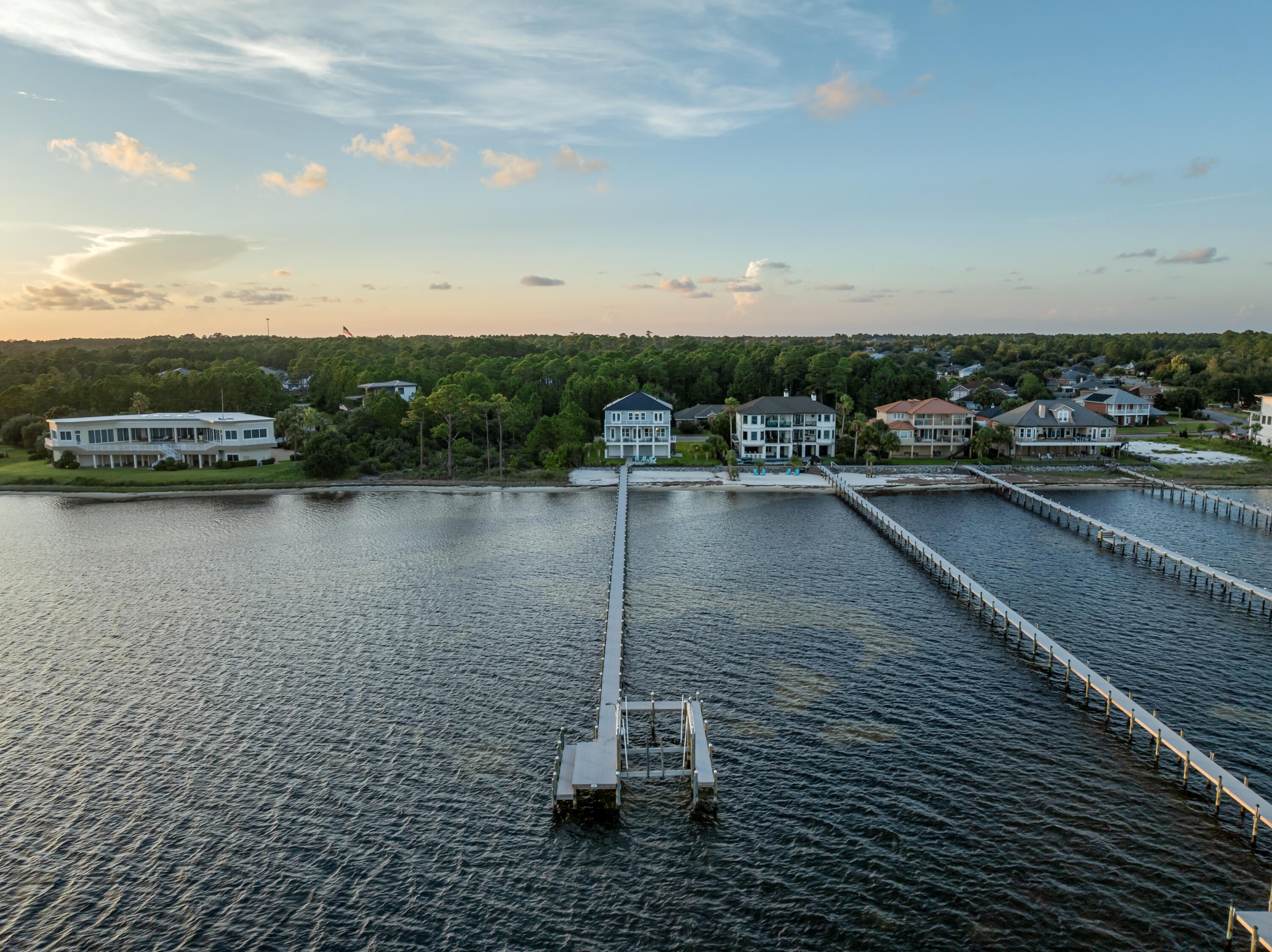 LIGHTHOUSE POINTE - Residential