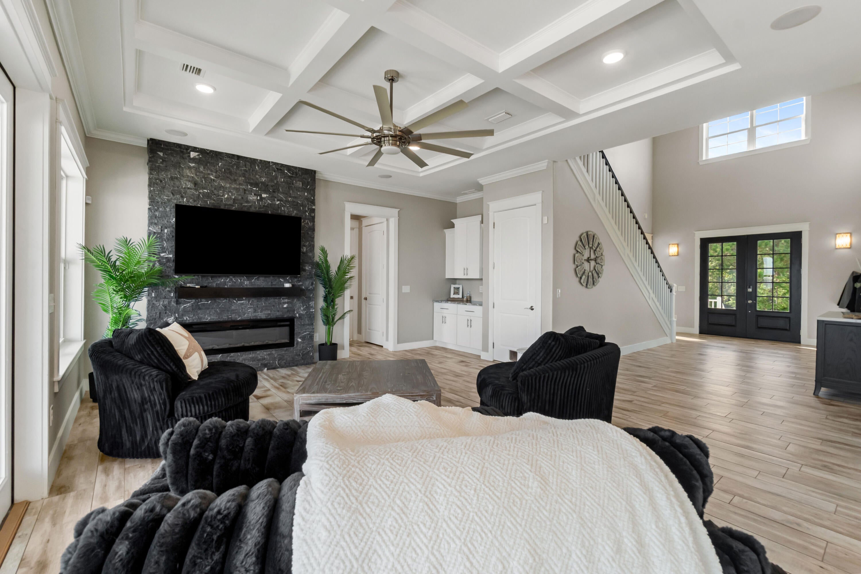 LIGHTHOUSE POINTE - Residential