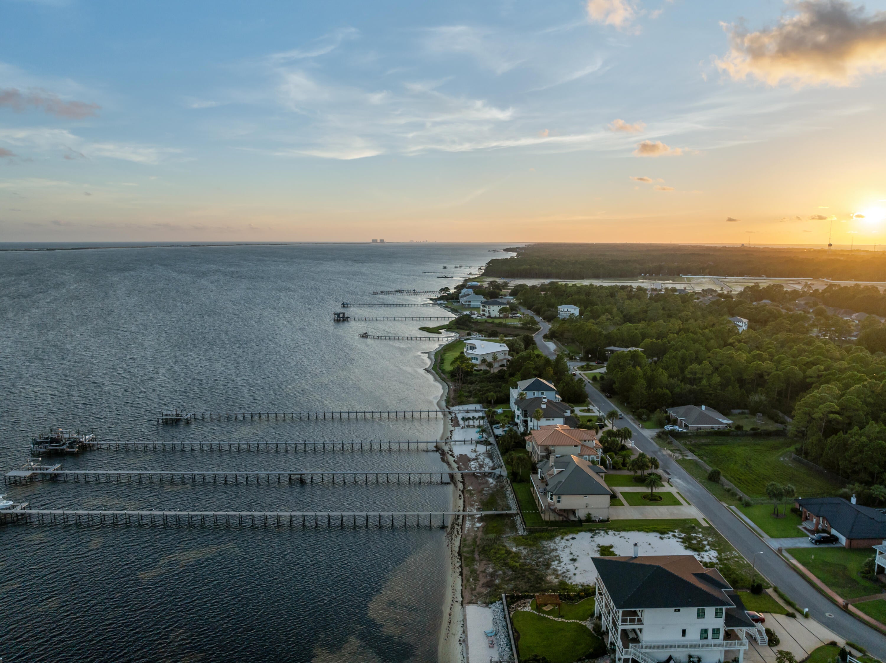 LIGHTHOUSE POINTE - Residential