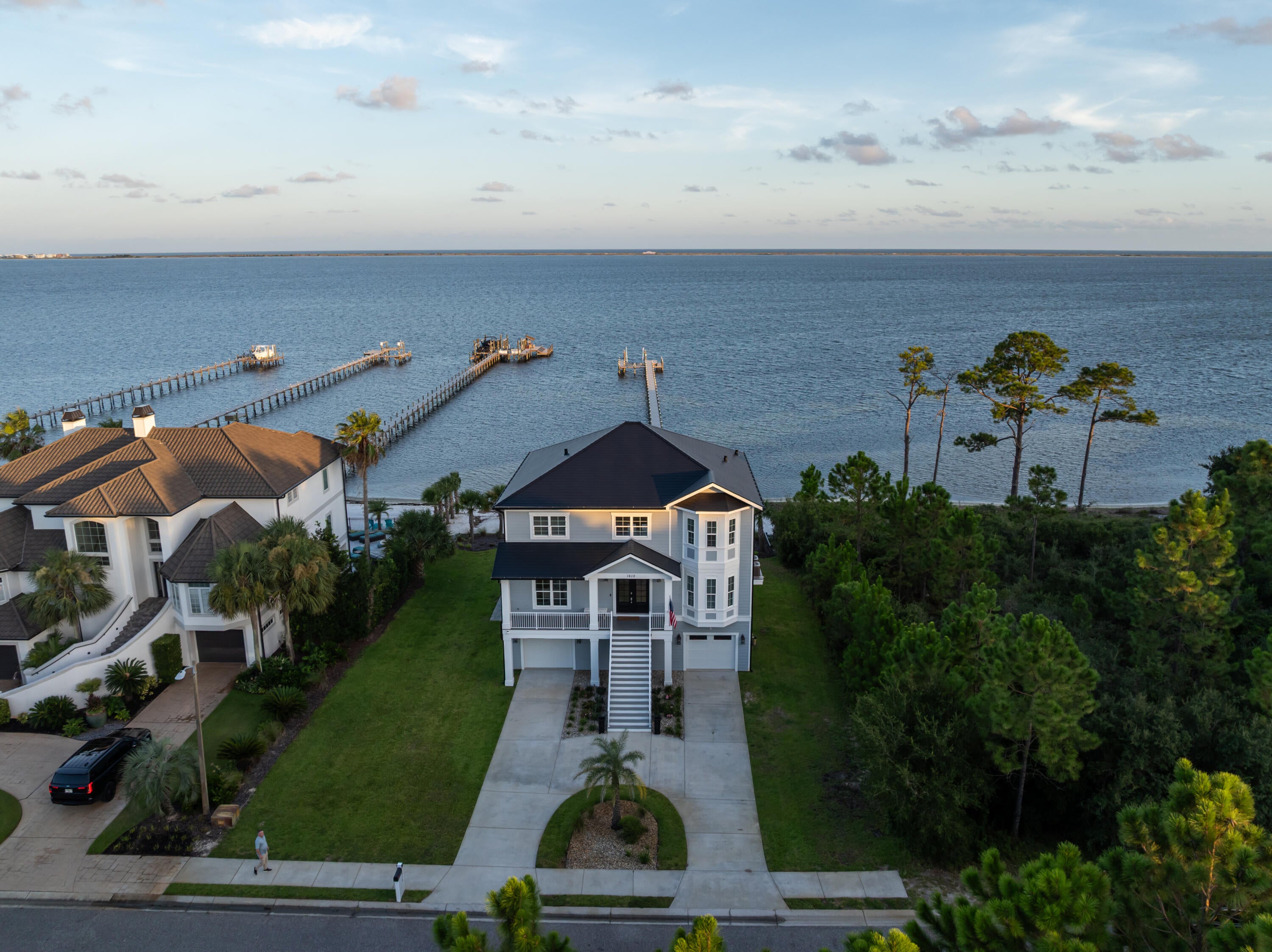 LIGHTHOUSE POINTE - Residential