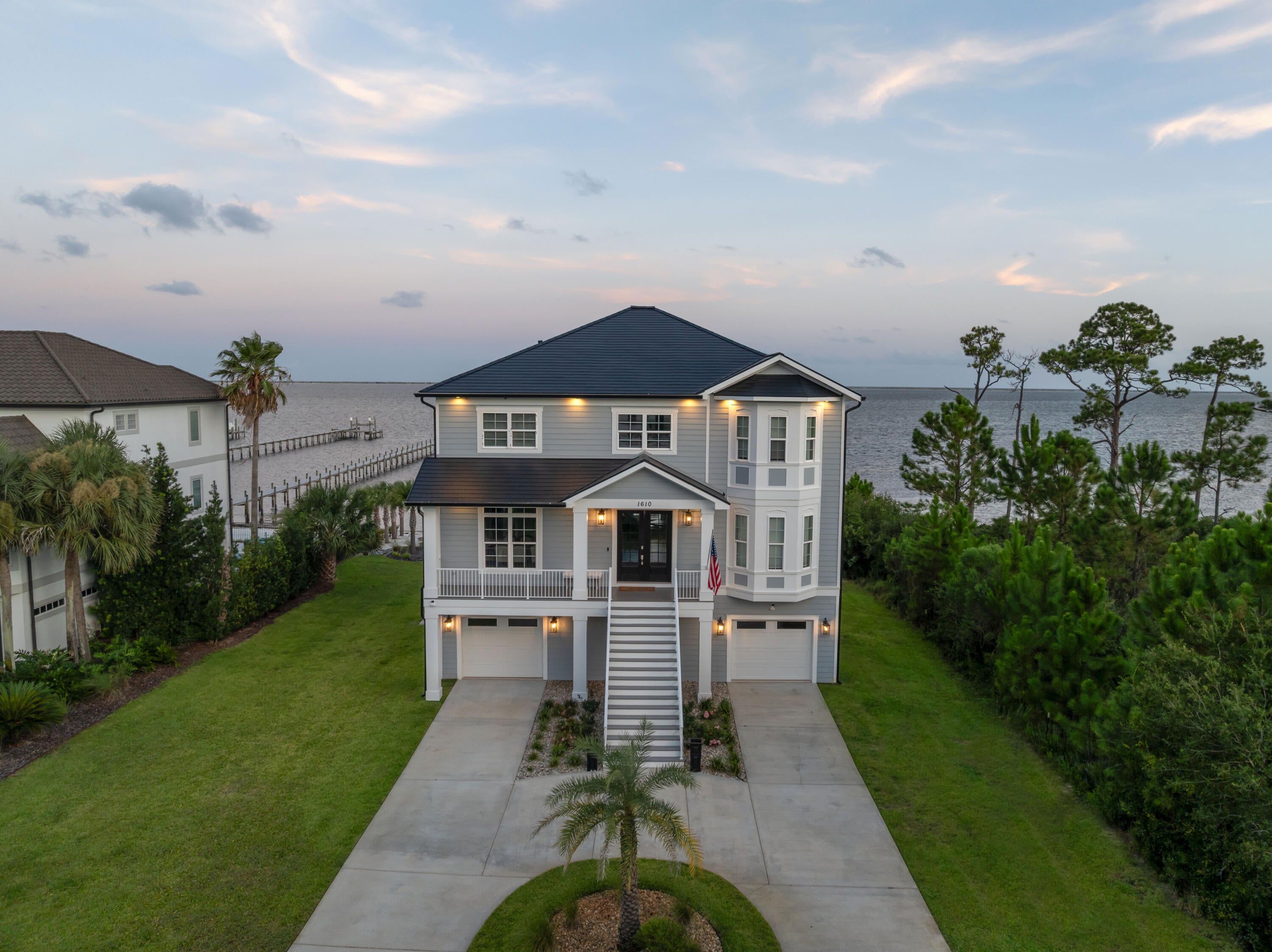 LIGHTHOUSE POINTE - Residential