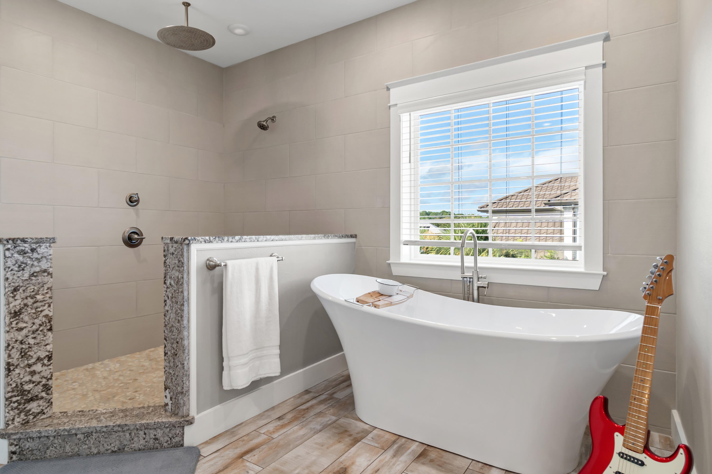 LIGHTHOUSE POINTE - Residential