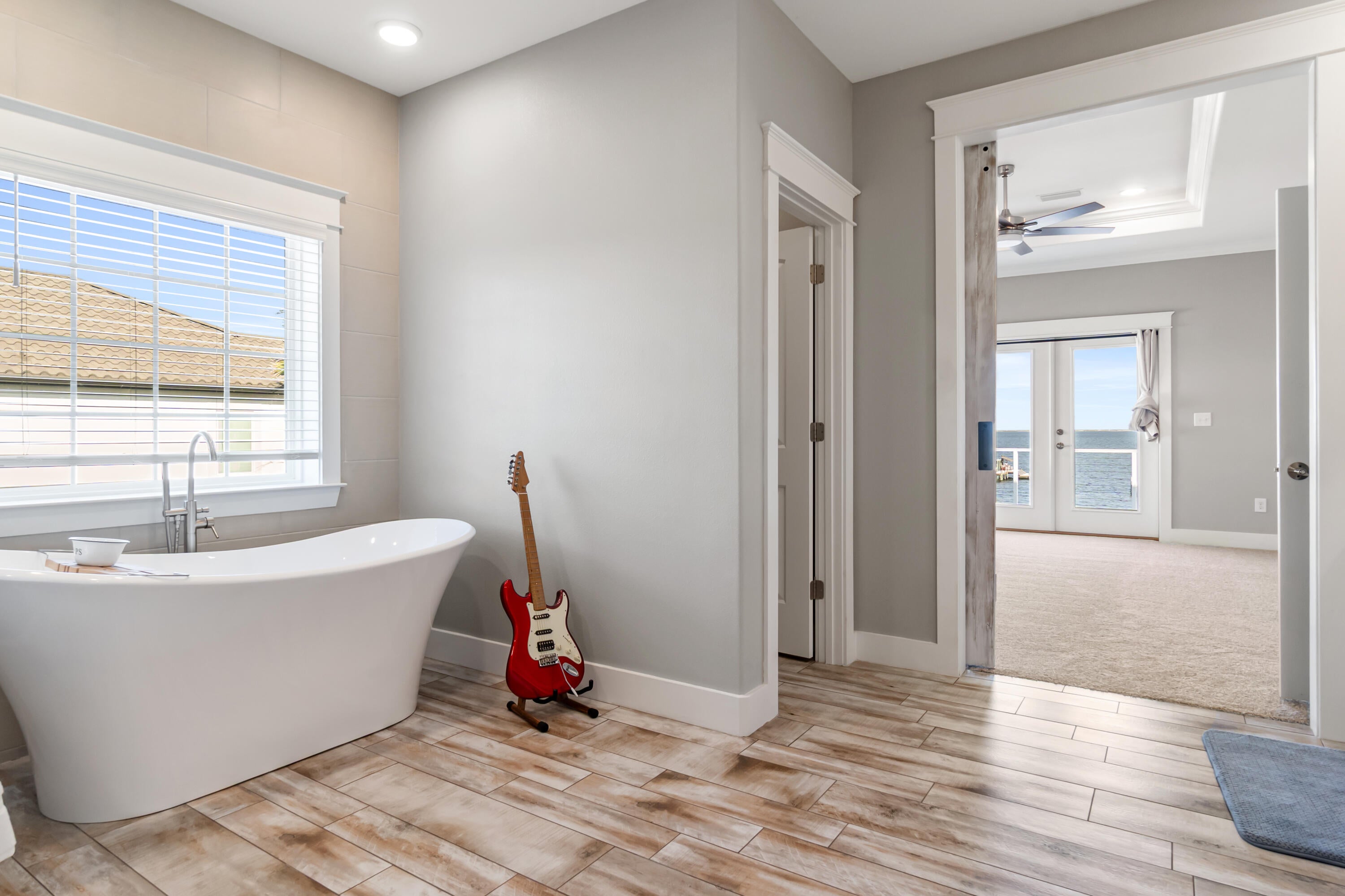 LIGHTHOUSE POINTE - Residential