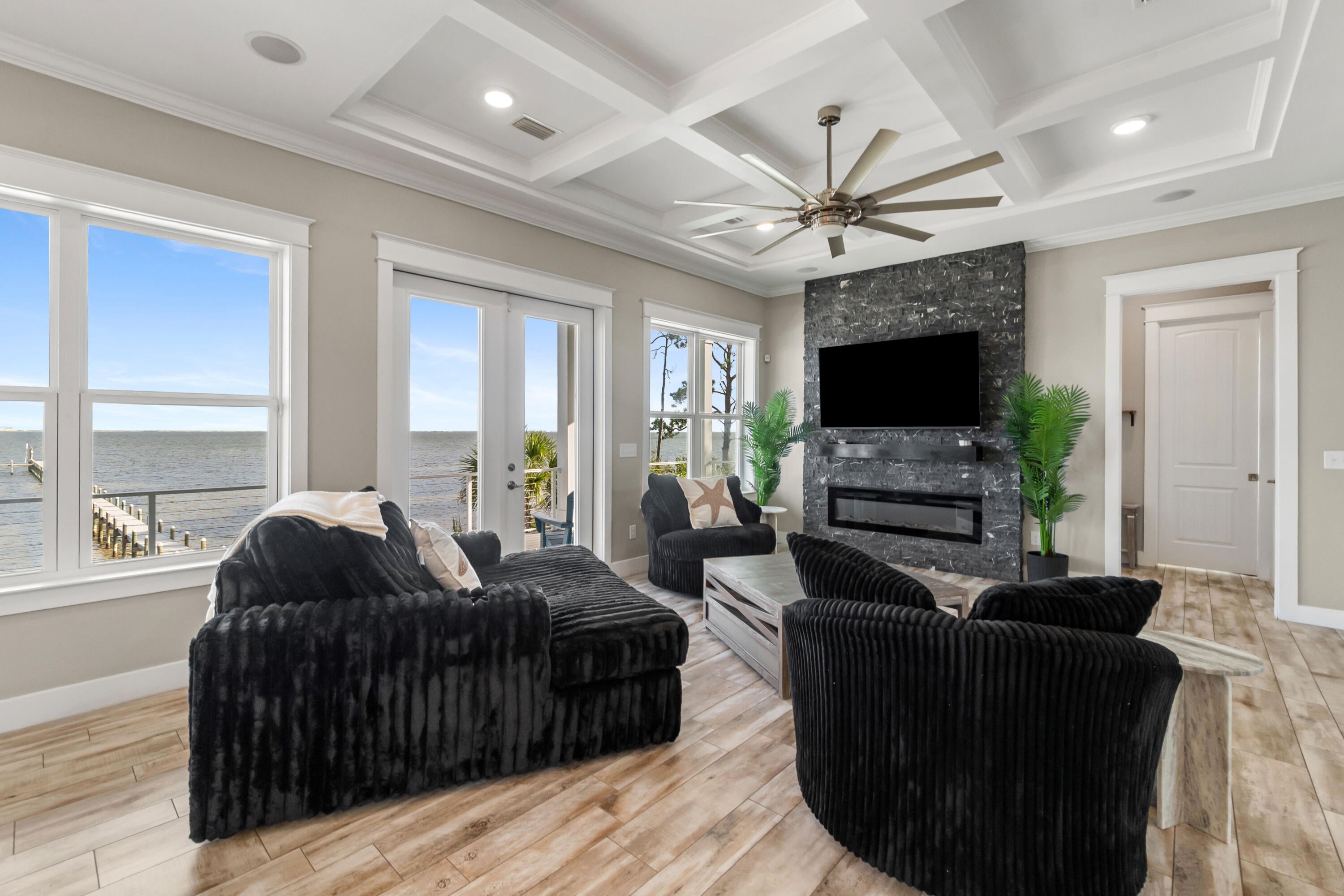 LIGHTHOUSE POINTE - Residential
