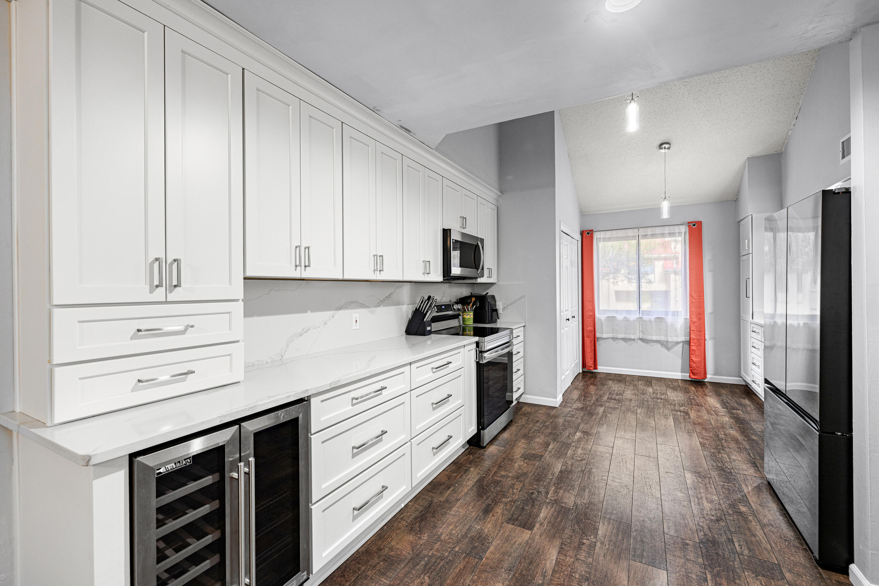 Welcome to 86 Marina Cove, a beautifully renovated end unit home in the heart of Bluewater Bay. This move-in ready property features an open concept main floor with vaulted ceilings and abundant natural light, new flooring throughout, quartz countertops, a new 2024 HVAC, and up-to-date HWH. The primary suite is privately located on the top floor with a spacious ensuite bath and walk-in closet. An extended single-car garage provides extra storage, and the back deck is perfect for relaxing or entertaining. The location truly sets this home apart, just minutes from the full-service marina, boat ramp, and local favorite LJ Schooners, with optional Bluewater Bay amenities including a pool, golf, tennis, and pickleball. Enjoy low maintenance living while embracing the coastal lifestyle in one of Niceville's most sought after communities.