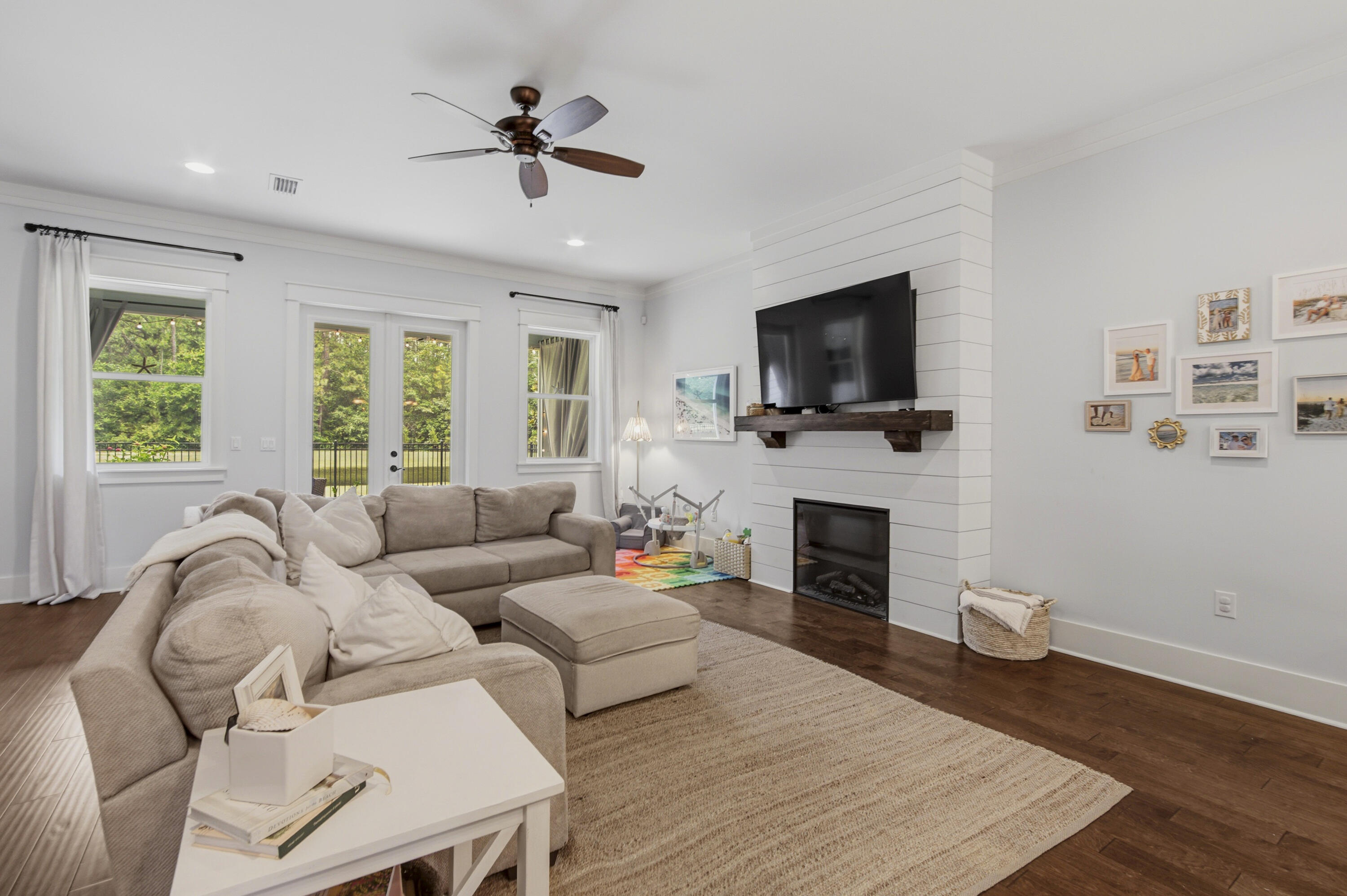 PARADISE COVE - Residential