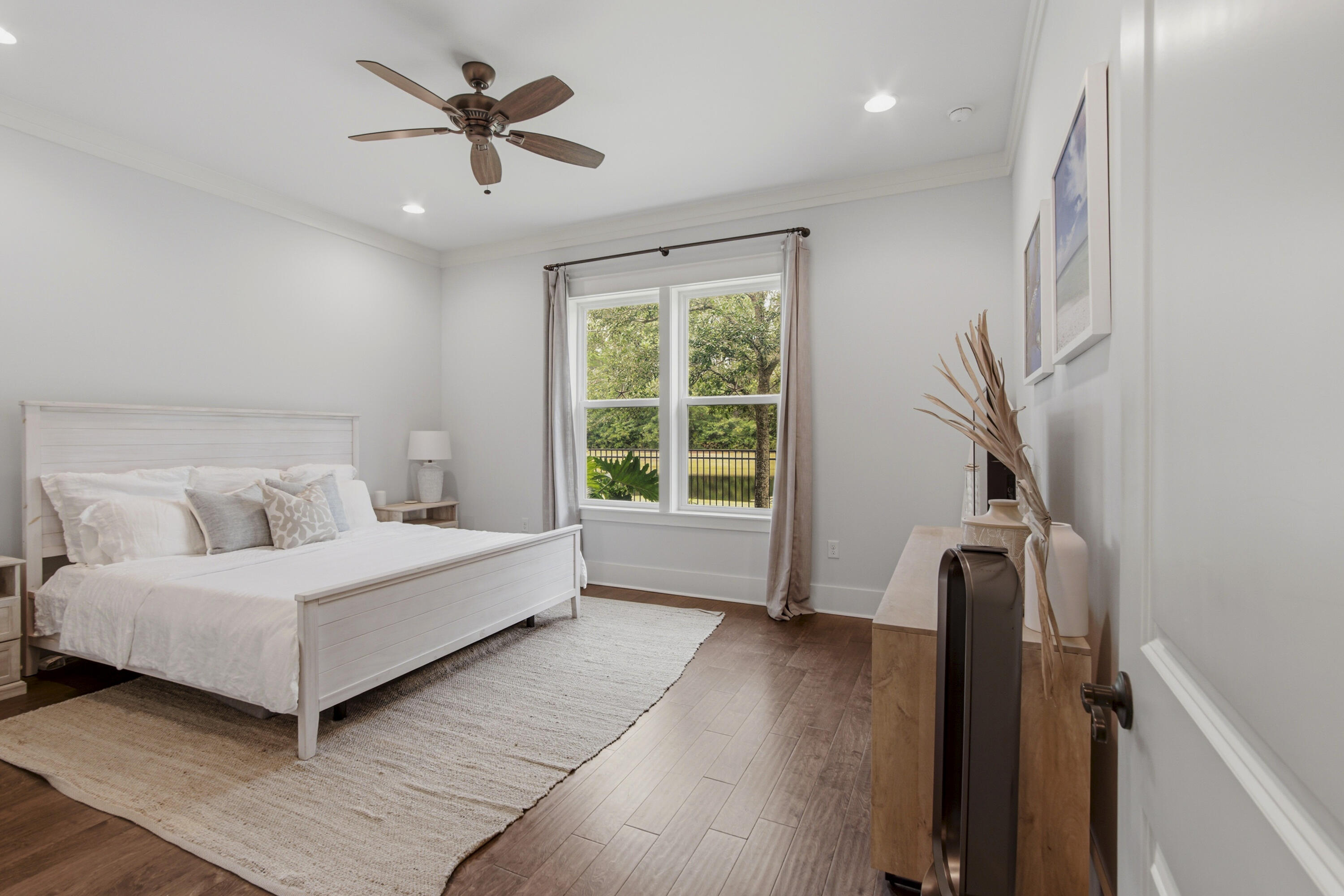 PARADISE COVE - Residential