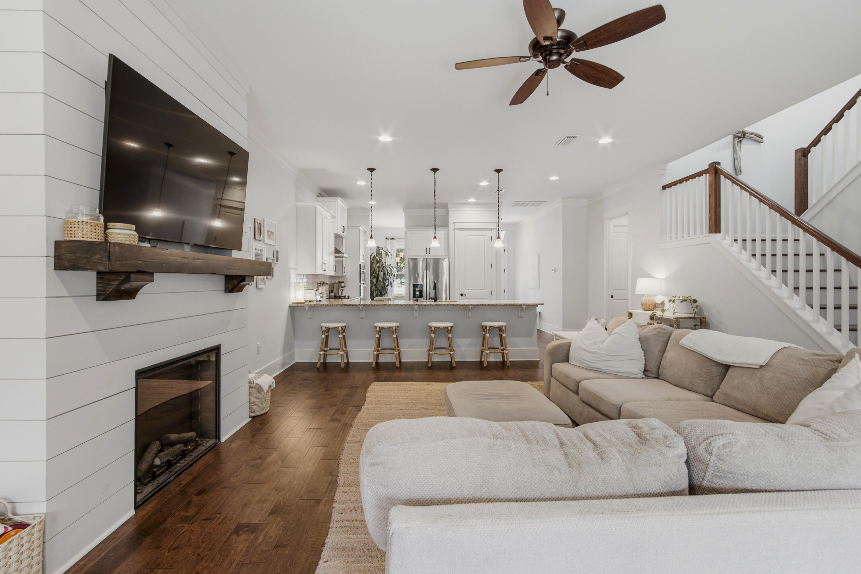 PARADISE COVE - Residential