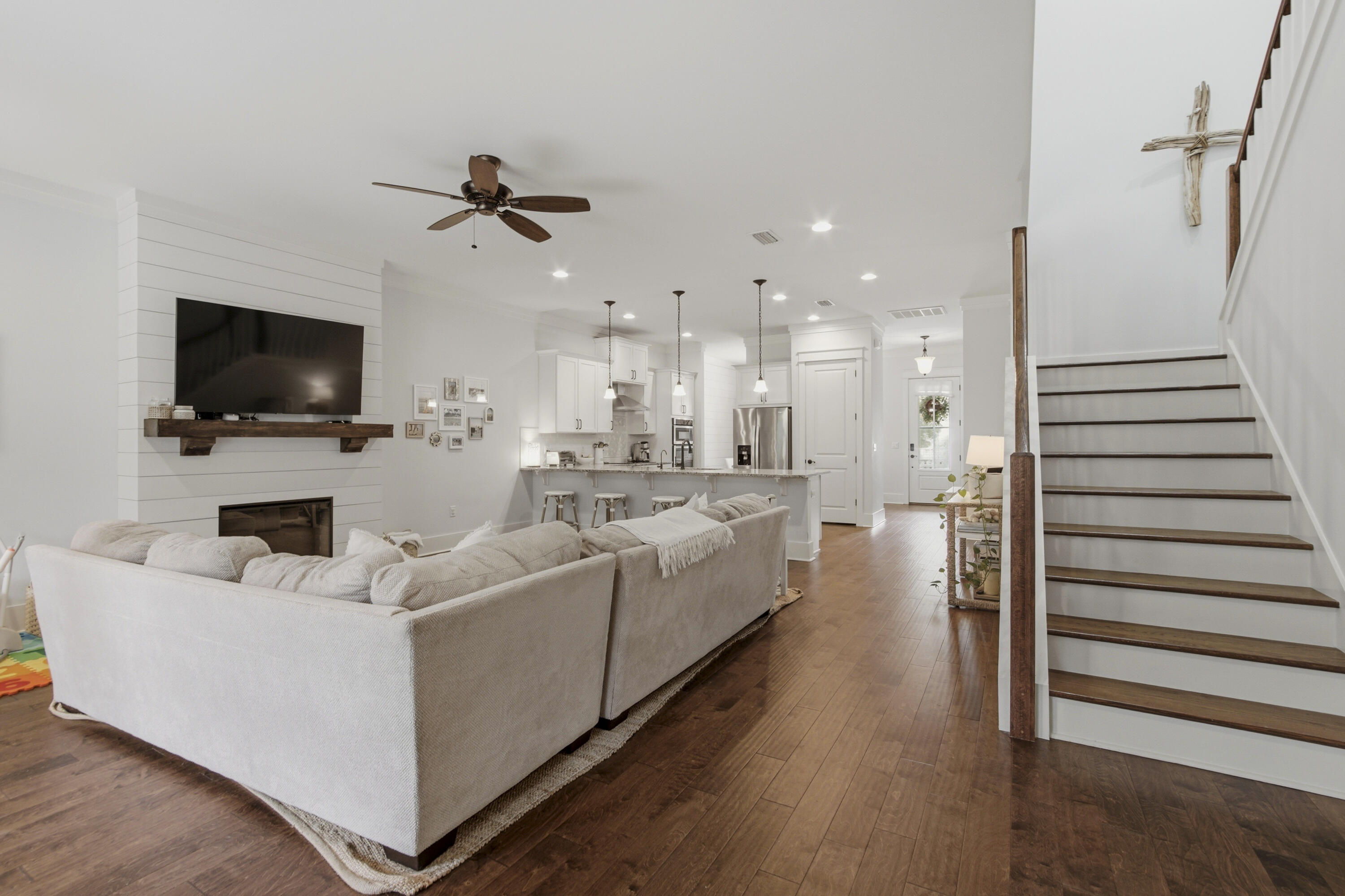 PARADISE COVE - Residential