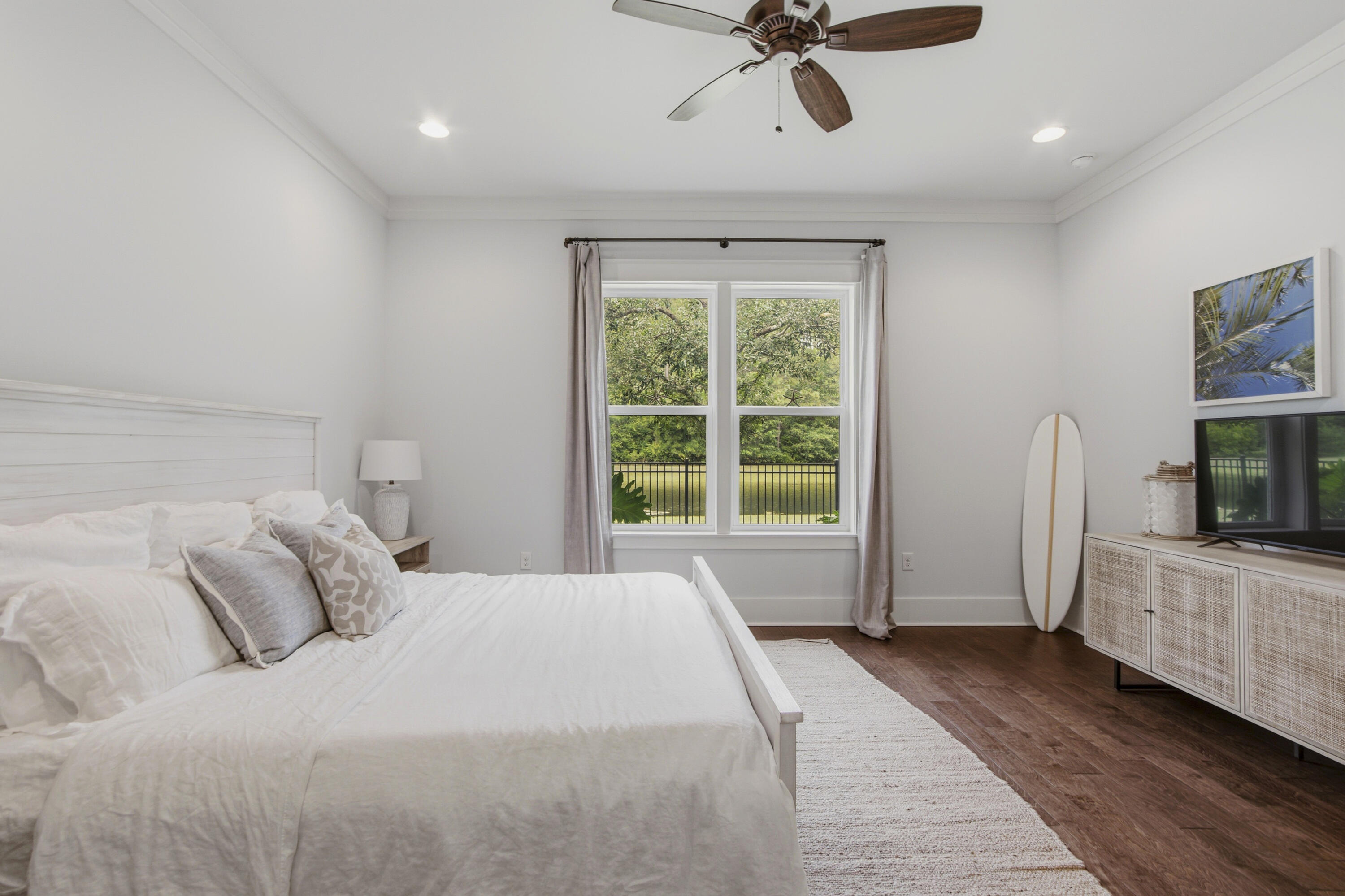 PARADISE COVE - Residential