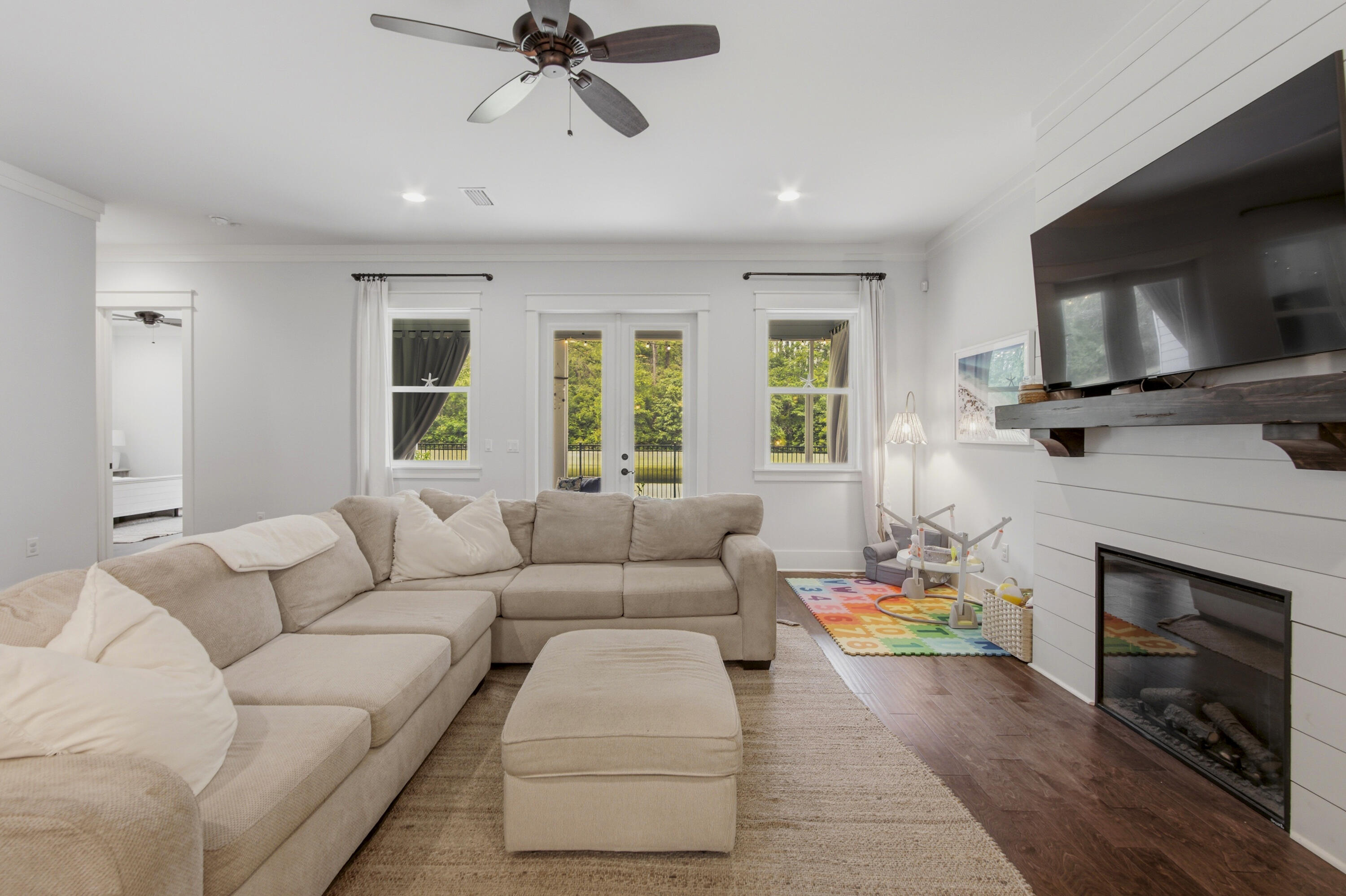 PARADISE COVE - Residential