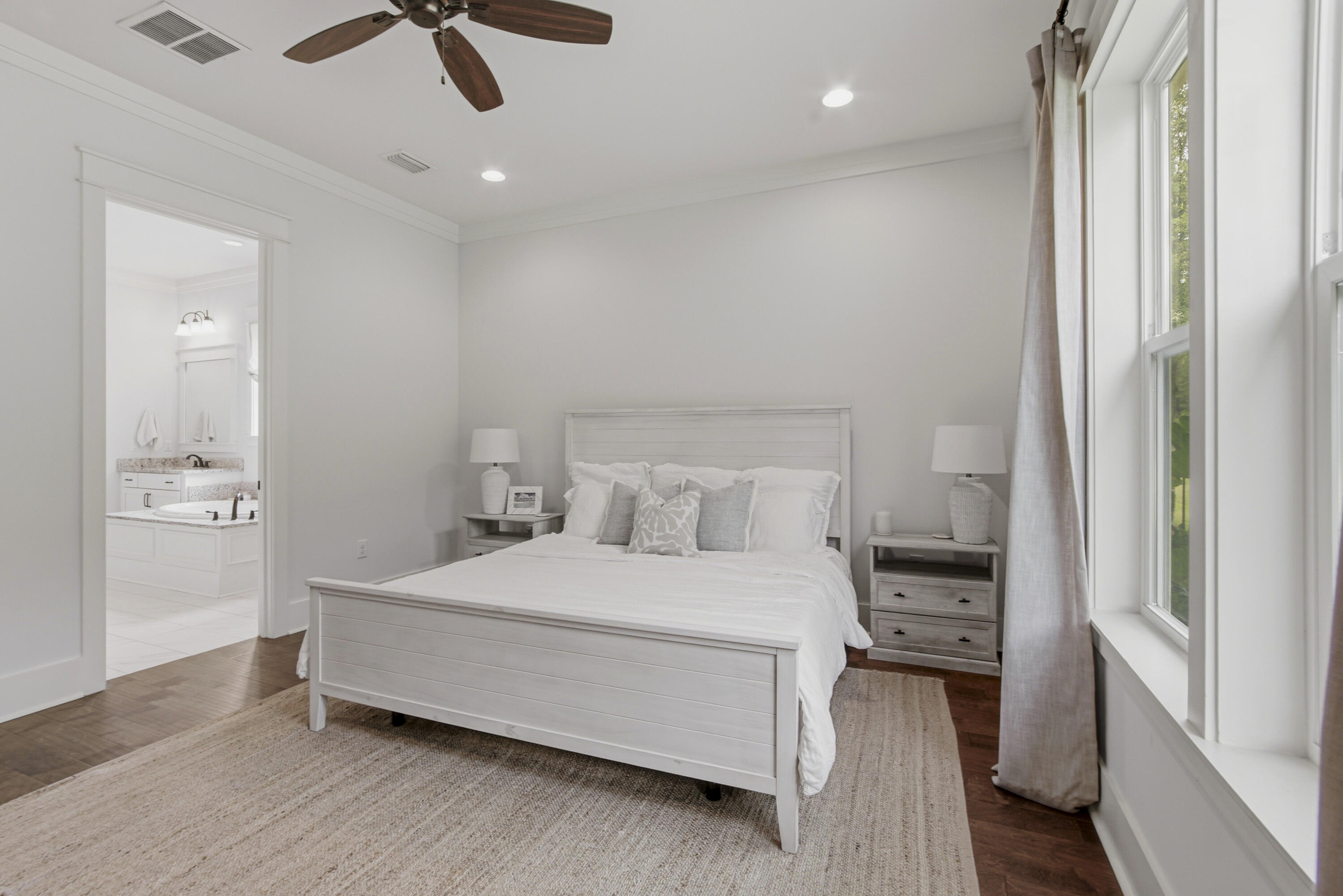 PARADISE COVE - Residential