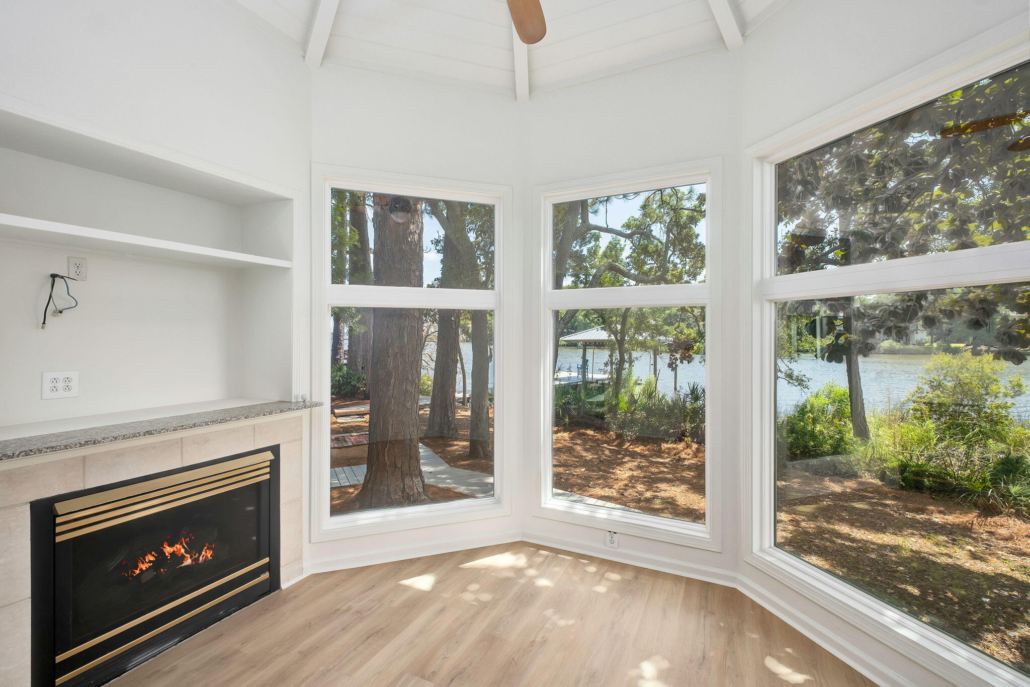 WOODLAND BAYOU ESTATES - Residential