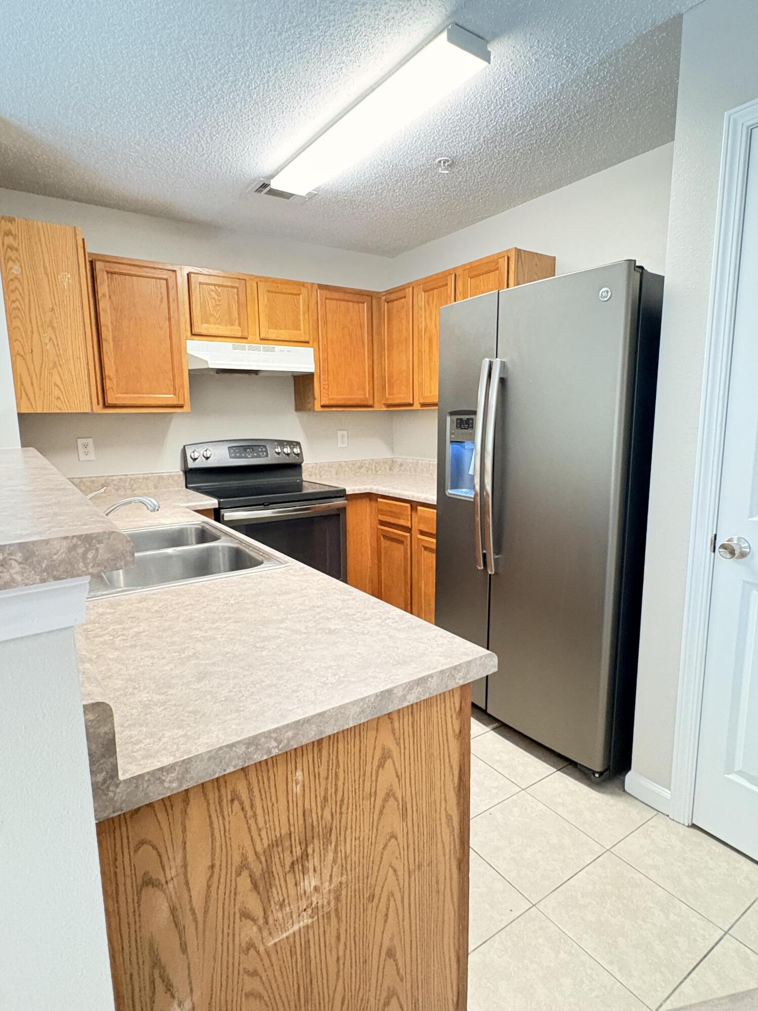 ROLLING PINES - Residential Lease