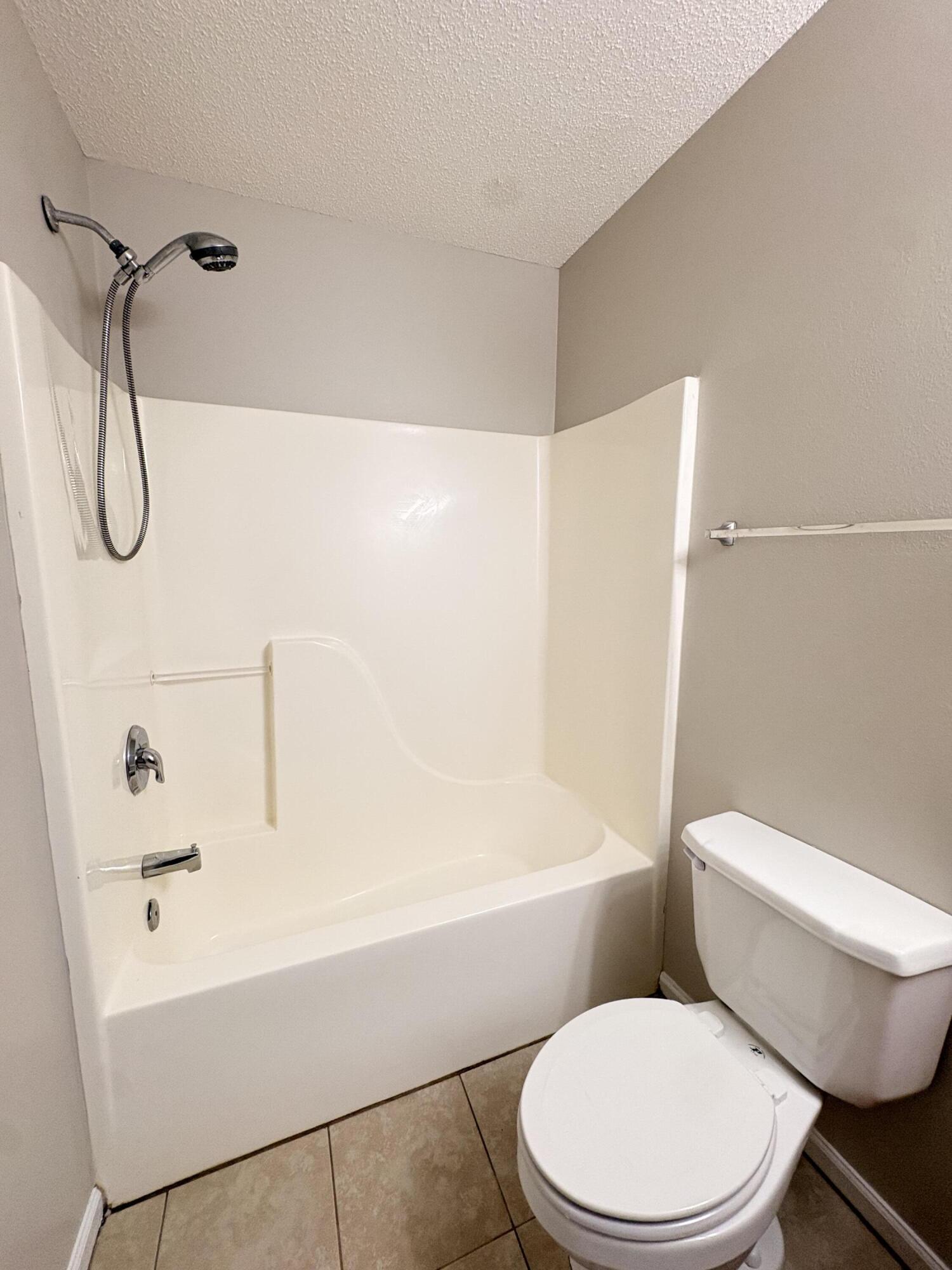 ROLLING PINES - Residential Lease